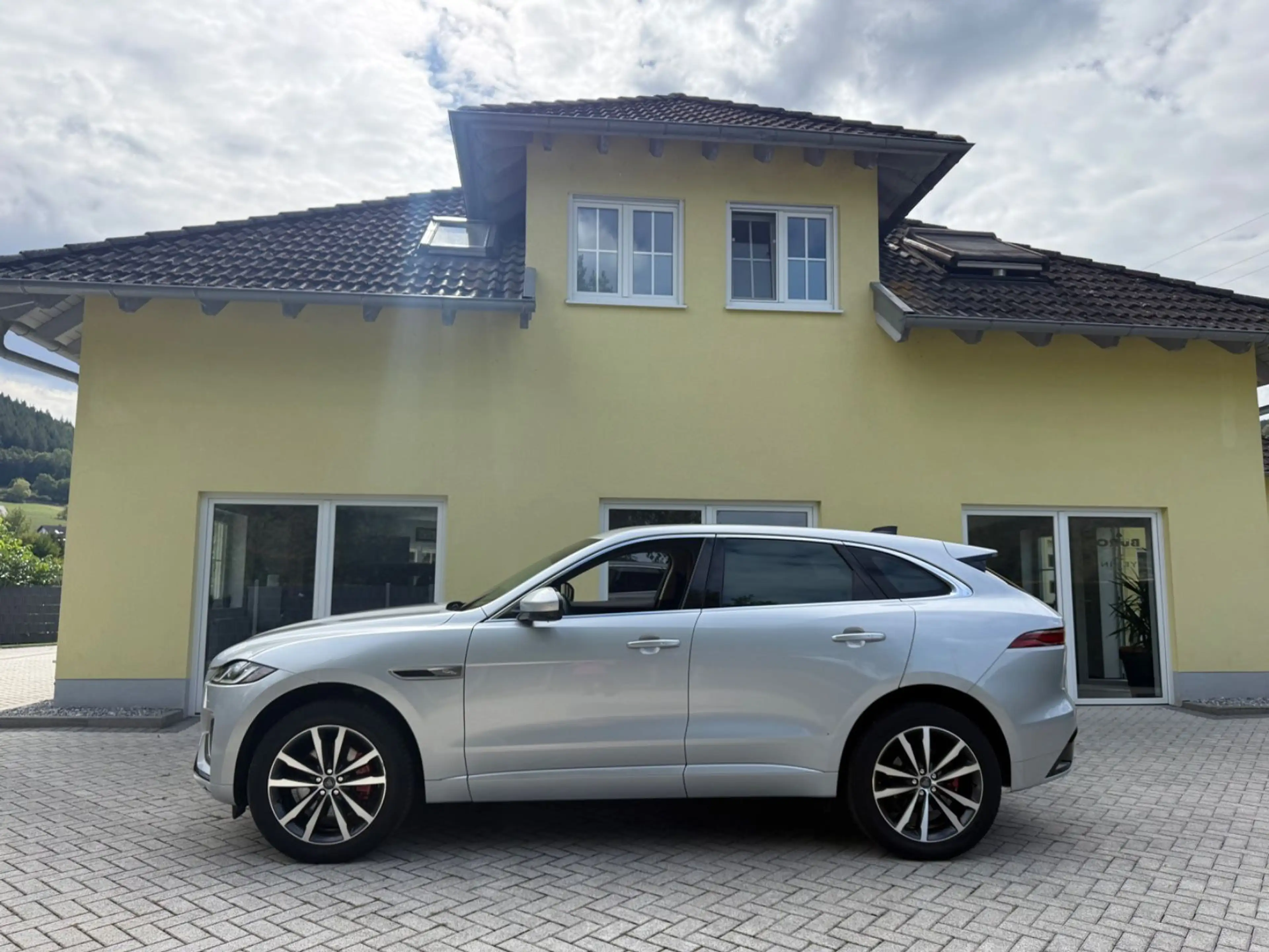 Jaguar F-Pace F-PACE R-Dynamic SE AWD Virtual-HeadUP-Massage — photo 3