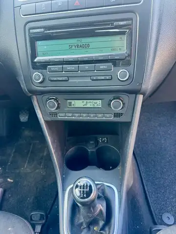 Volkswagen Polo view 4