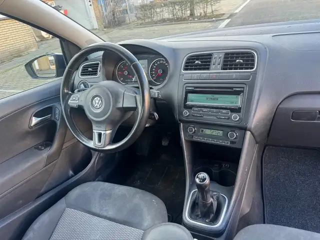 Volkswagen Polo view 2