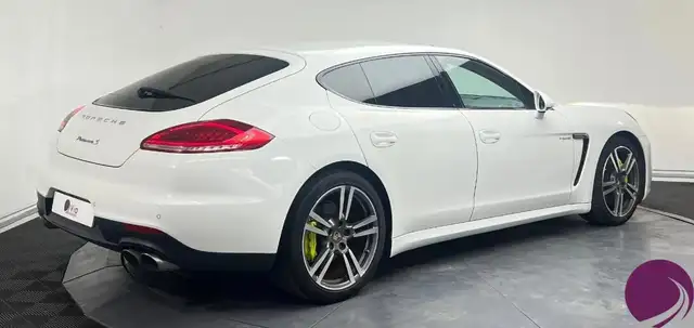 Porsche Panamera view 4