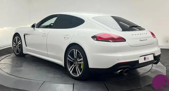 Porsche Panamera view 5