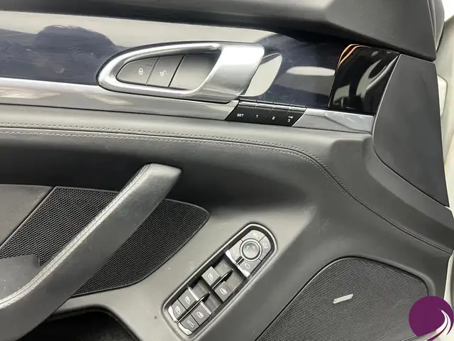 Porsche Panamera view 13
