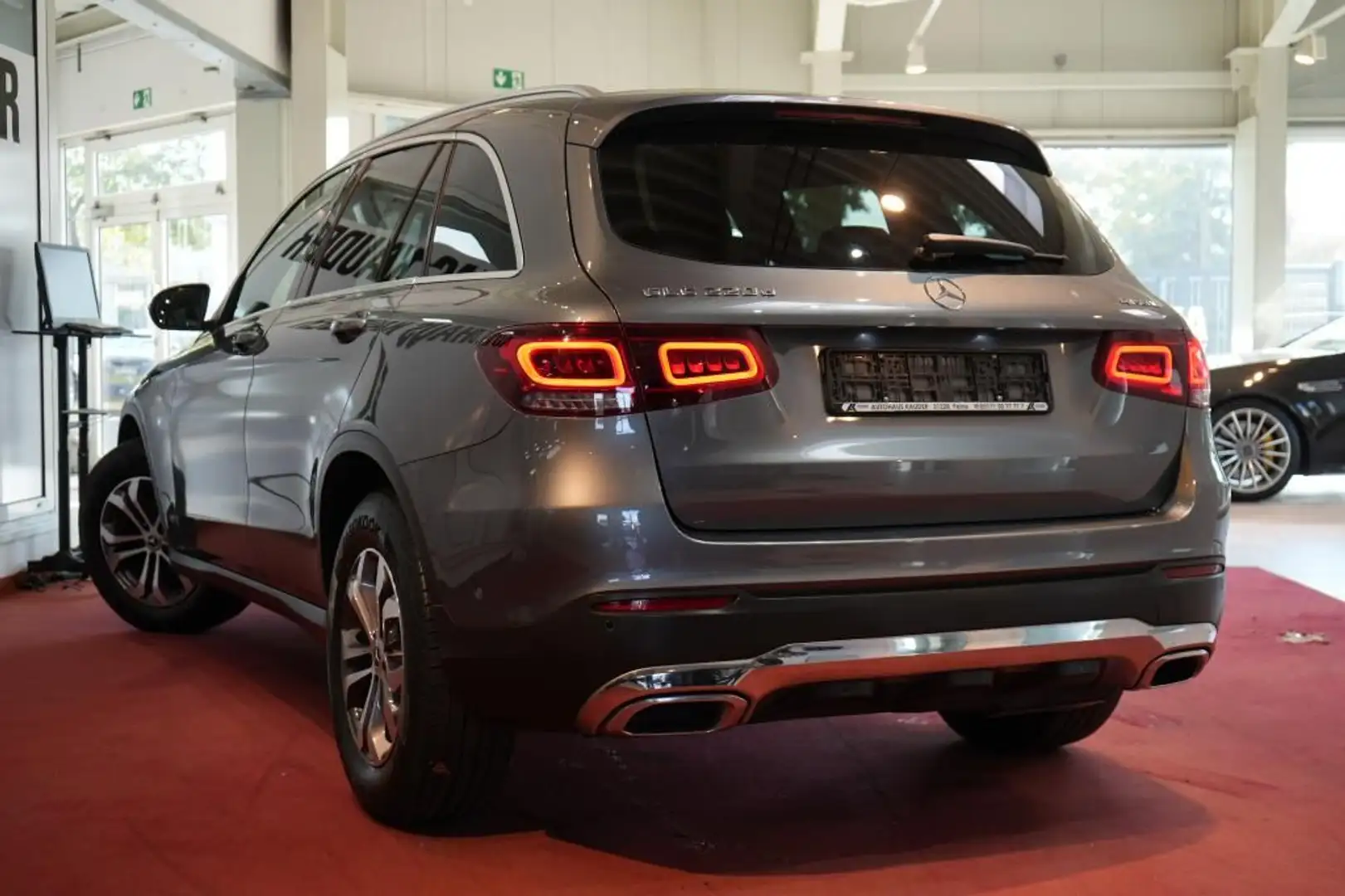 Mercedes-Benz GLC 220 d 4Matic 9G *LED*Kamera*Virtual* Grau - 2