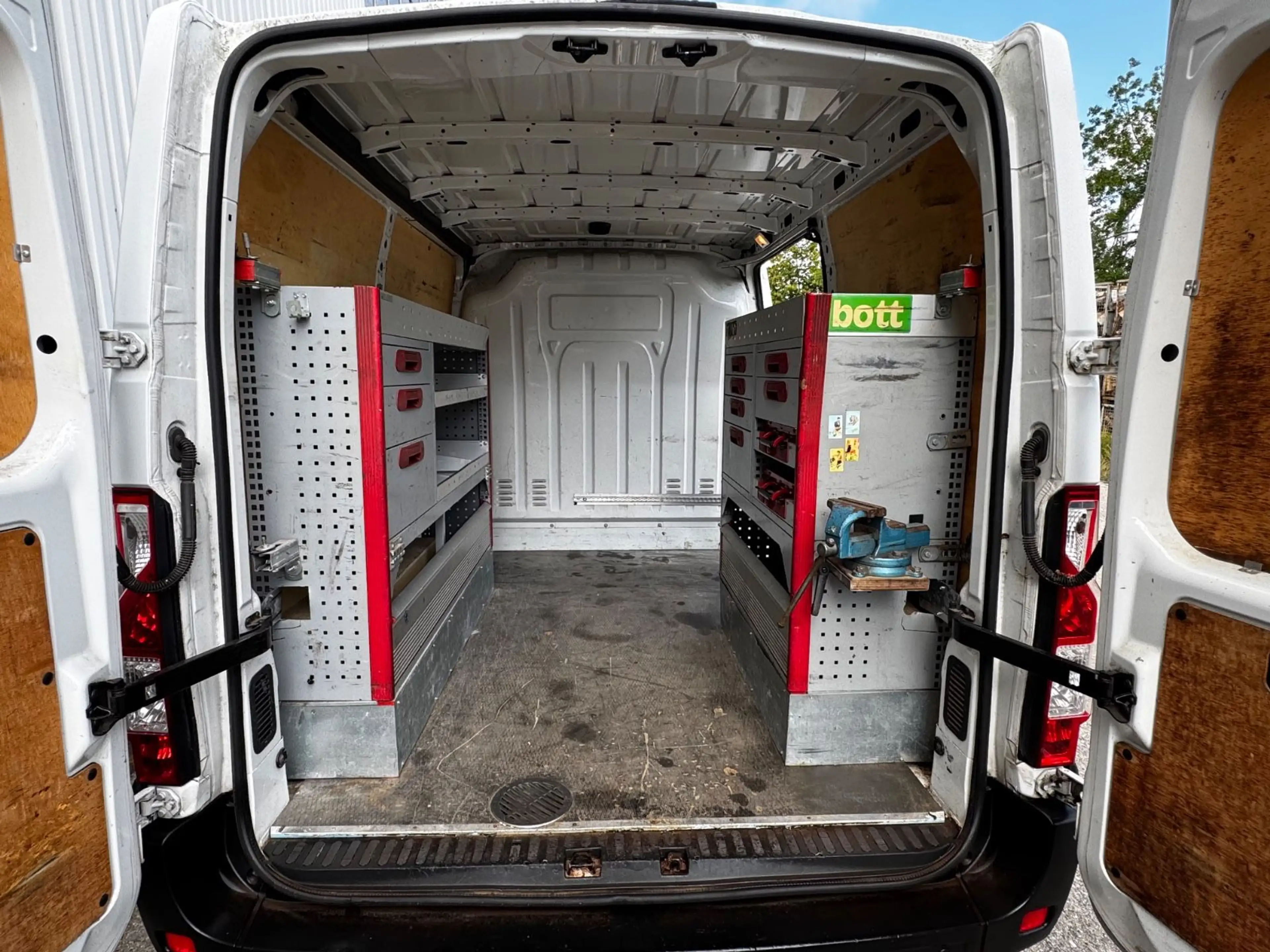 Renault Master III Kasten L1H1  Bott Regale AHK Klima — photo 17