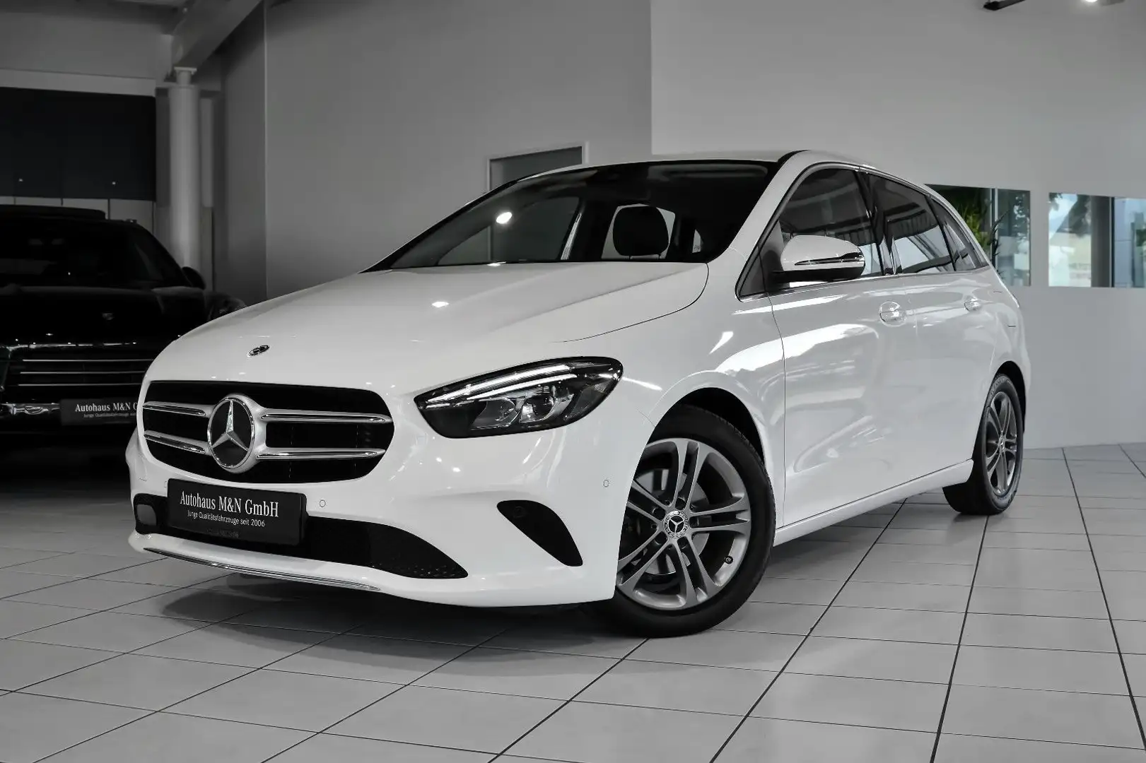 Mercedes-Benz B 180 * Style * 100% MB Service* LED* Navi* Blanc - 1
