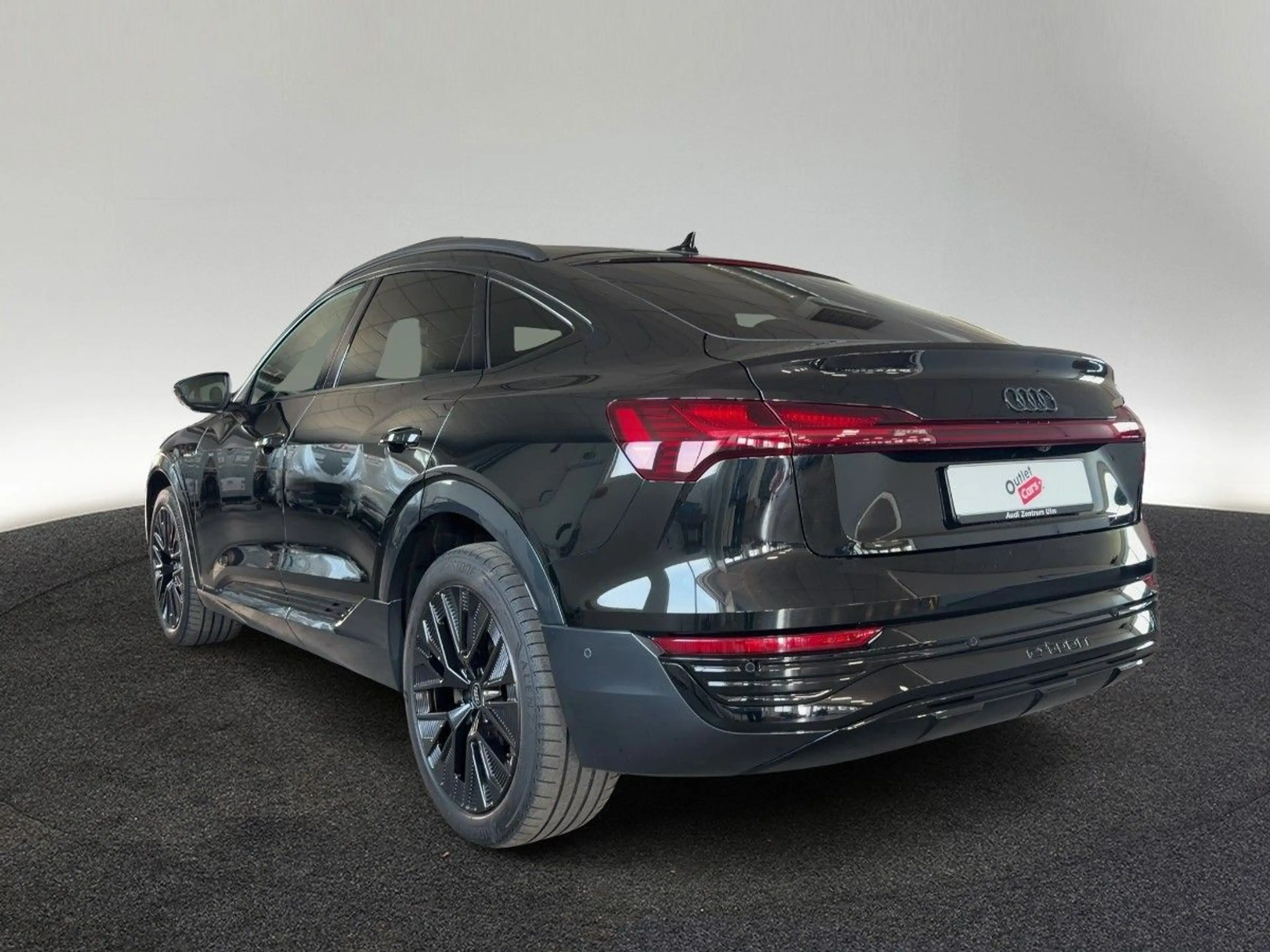 Audi Q8 e-tron Q8 e-tron Sportback 50 qu advanced PANO LUFT 21" — photo 4