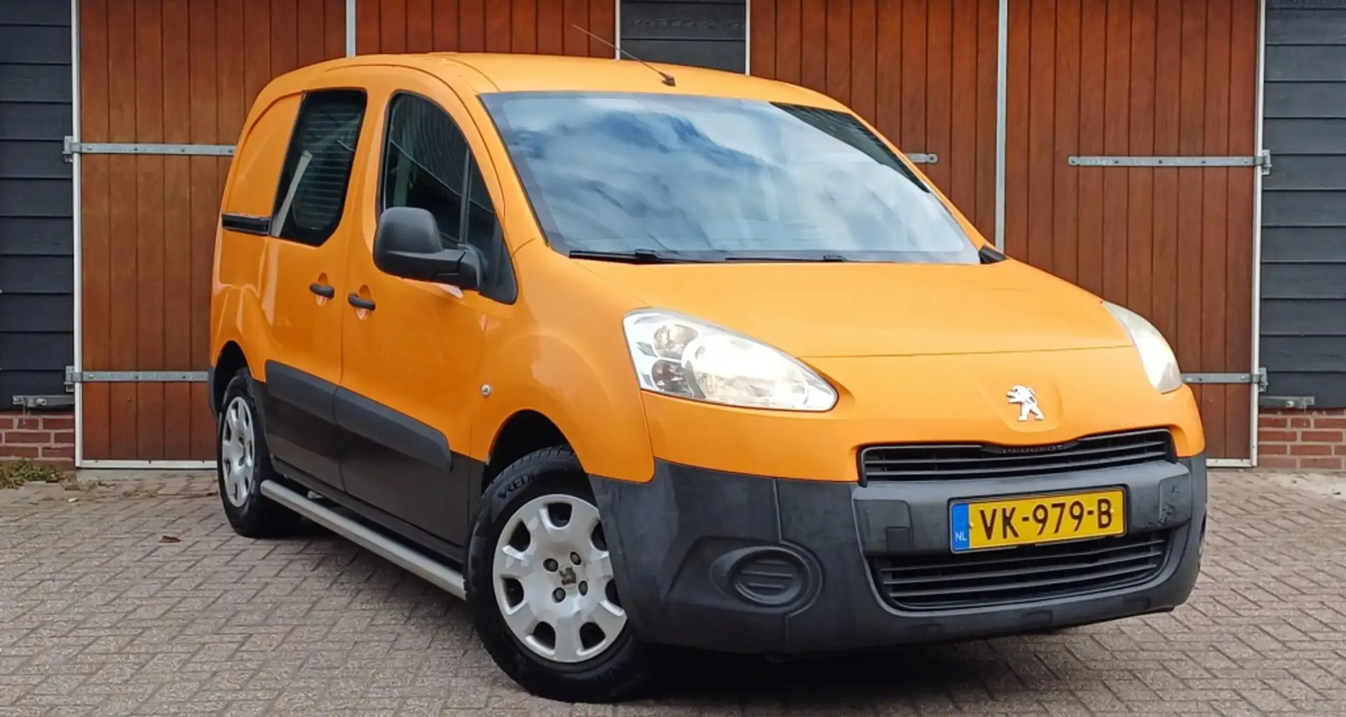 Peugeot Partner 122 1.6 HDI L1XT Pr+, Airco, Cruise controle, Trek Orange - 1