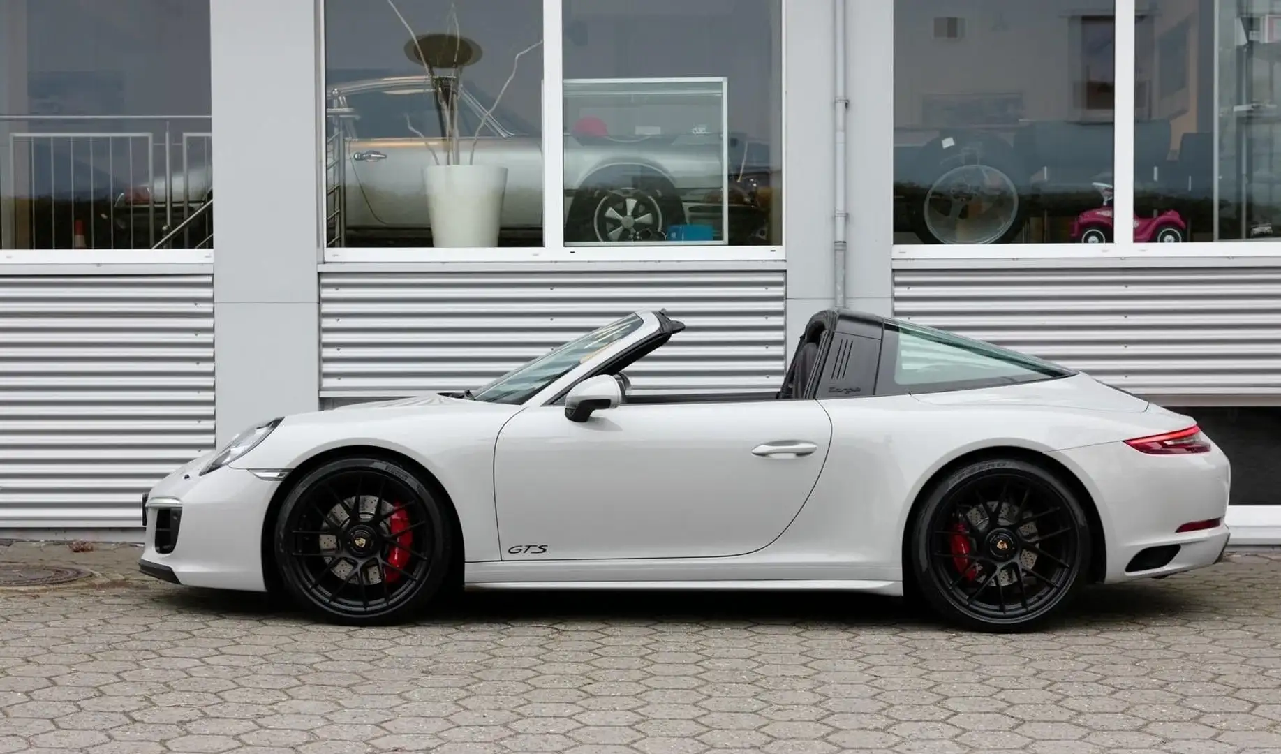 Porsche 911 991 (2) Targa 4 GTS - PDK7 - 450 PS Gris - 2