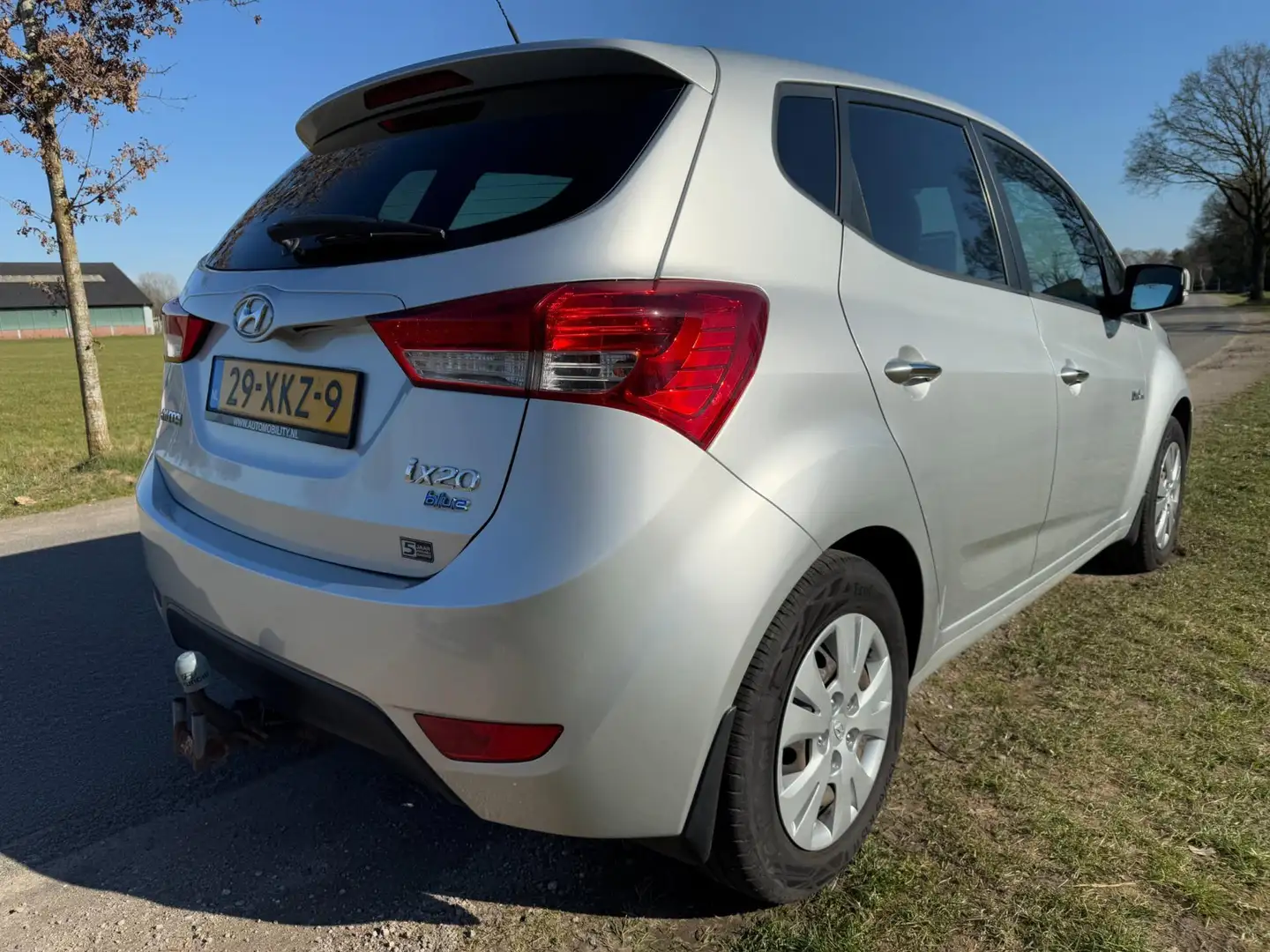 Hyundai iX20 1.6i i-Motion 125PK met trekhaak en airco Grijs - 2