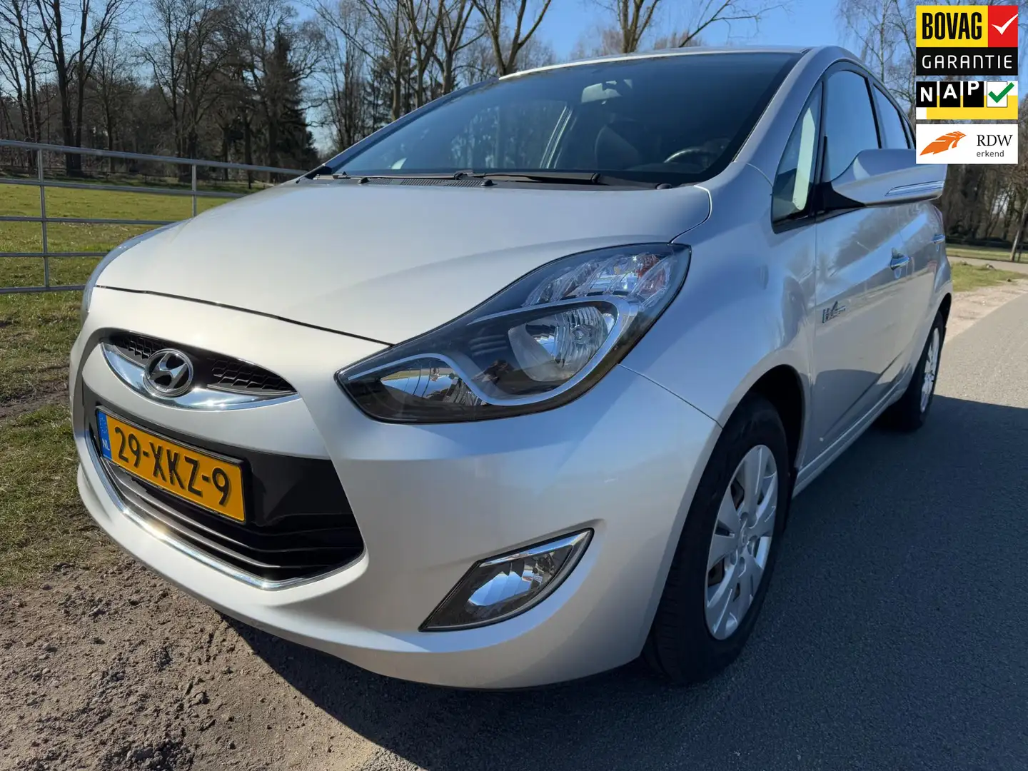 Hyundai iX20 1.6i i-Motion 125PK met trekhaak en airco Grijs - 1