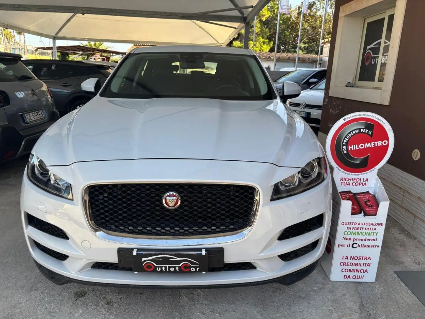 Jaguar F-Pace 2.0d 180 CV AWD aut. Prestige Blanc - 2