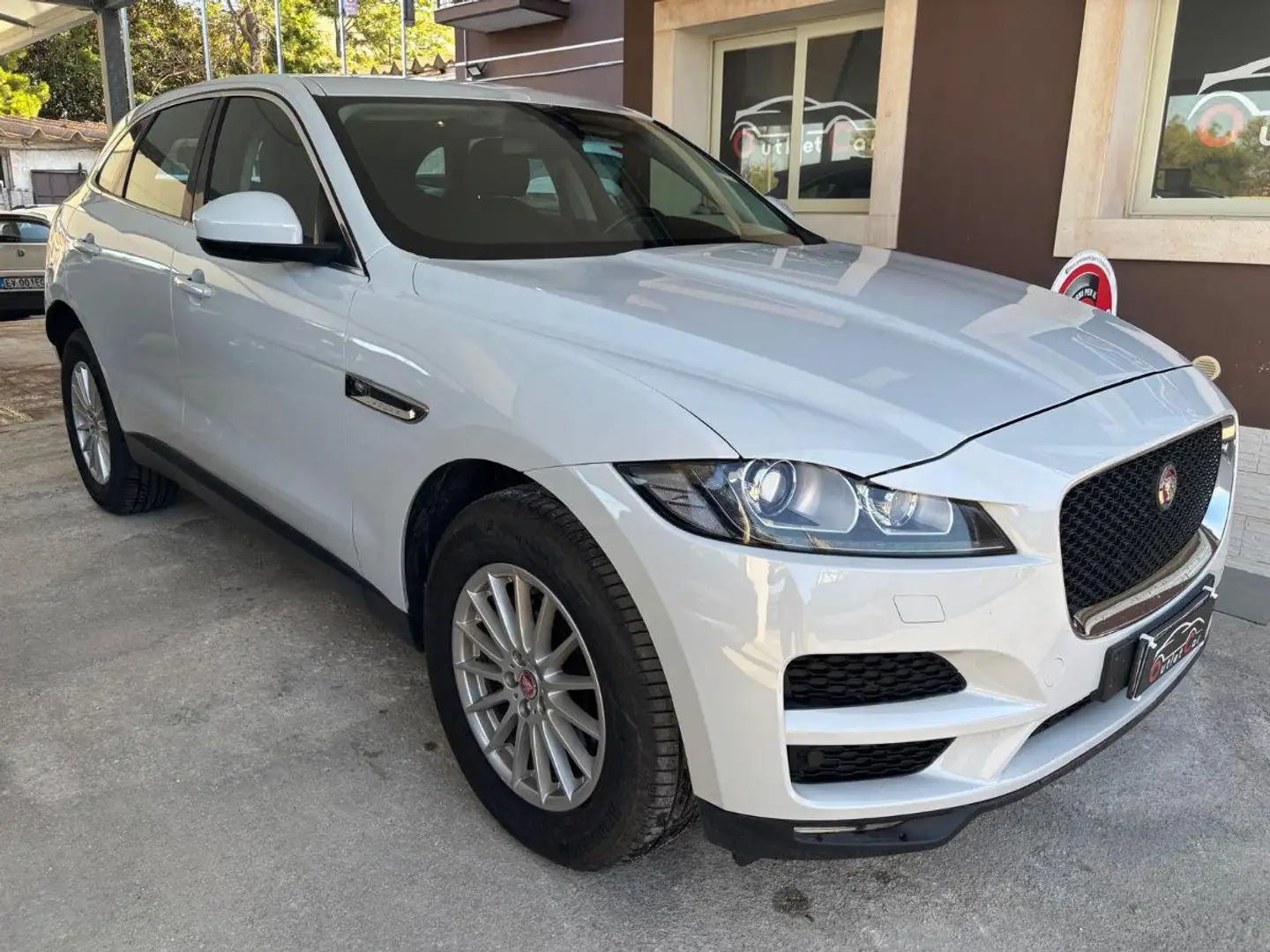 Jaguar F-Pace 2.0d 180 CV AWD aut. Prestige Blanc - 1