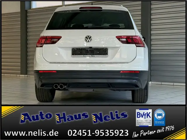 Volkswagen Tiguan view 4