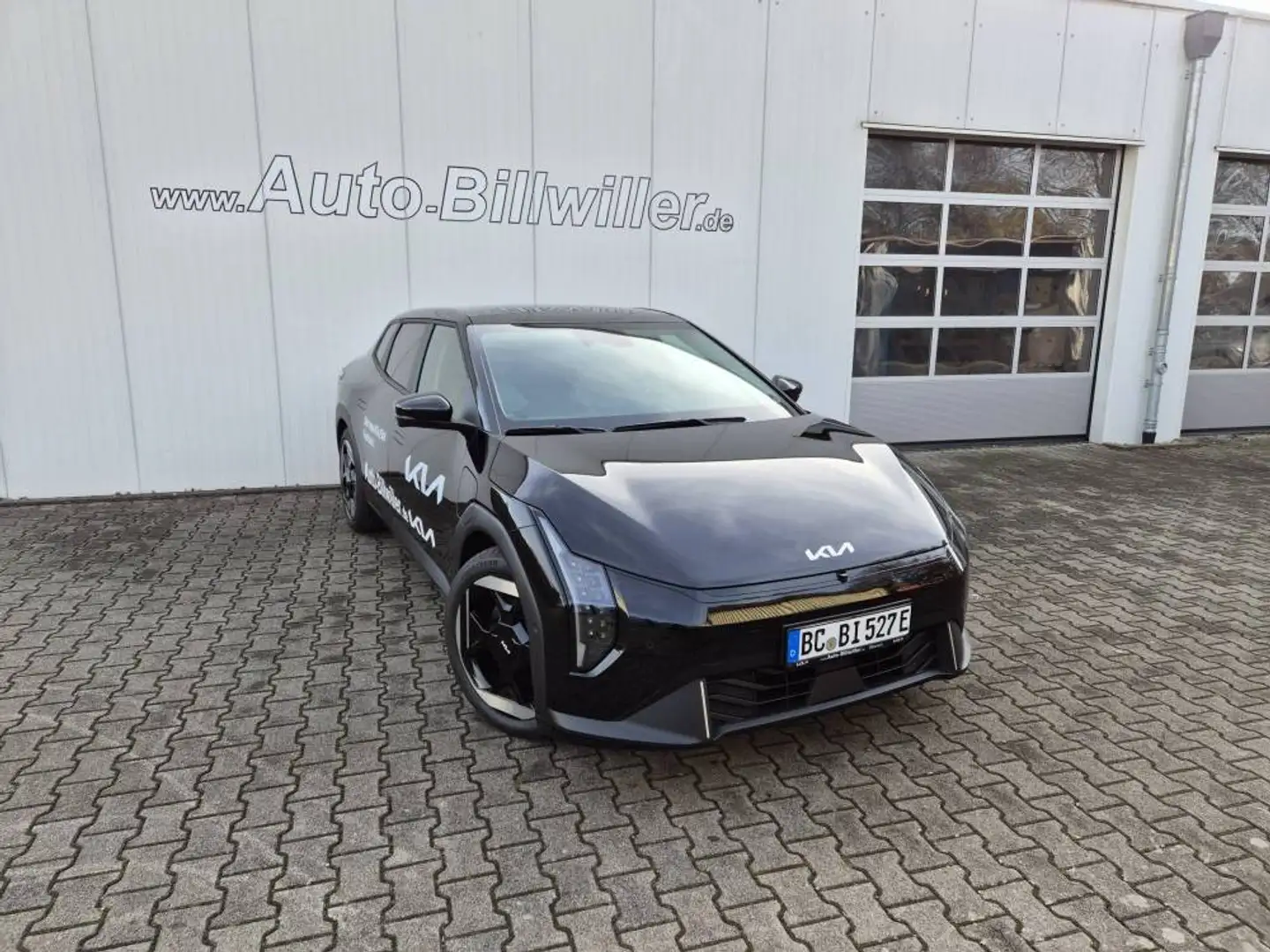Kia EV4 Fastback 81,4 kWh Earth Upgr.Techn.Wi-Co. DW Sd.GD Schwarz - 1