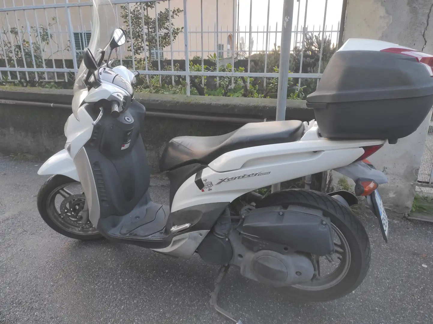 Yamaha Xenter 125 Bianco - 2
