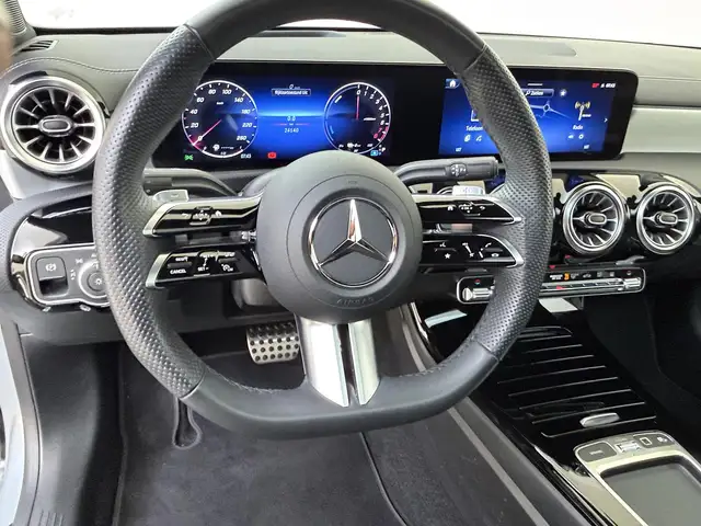 Mercedes-Benz Cla view 10