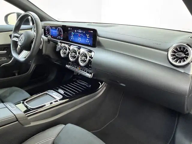 Mercedes-Benz Cla view 5