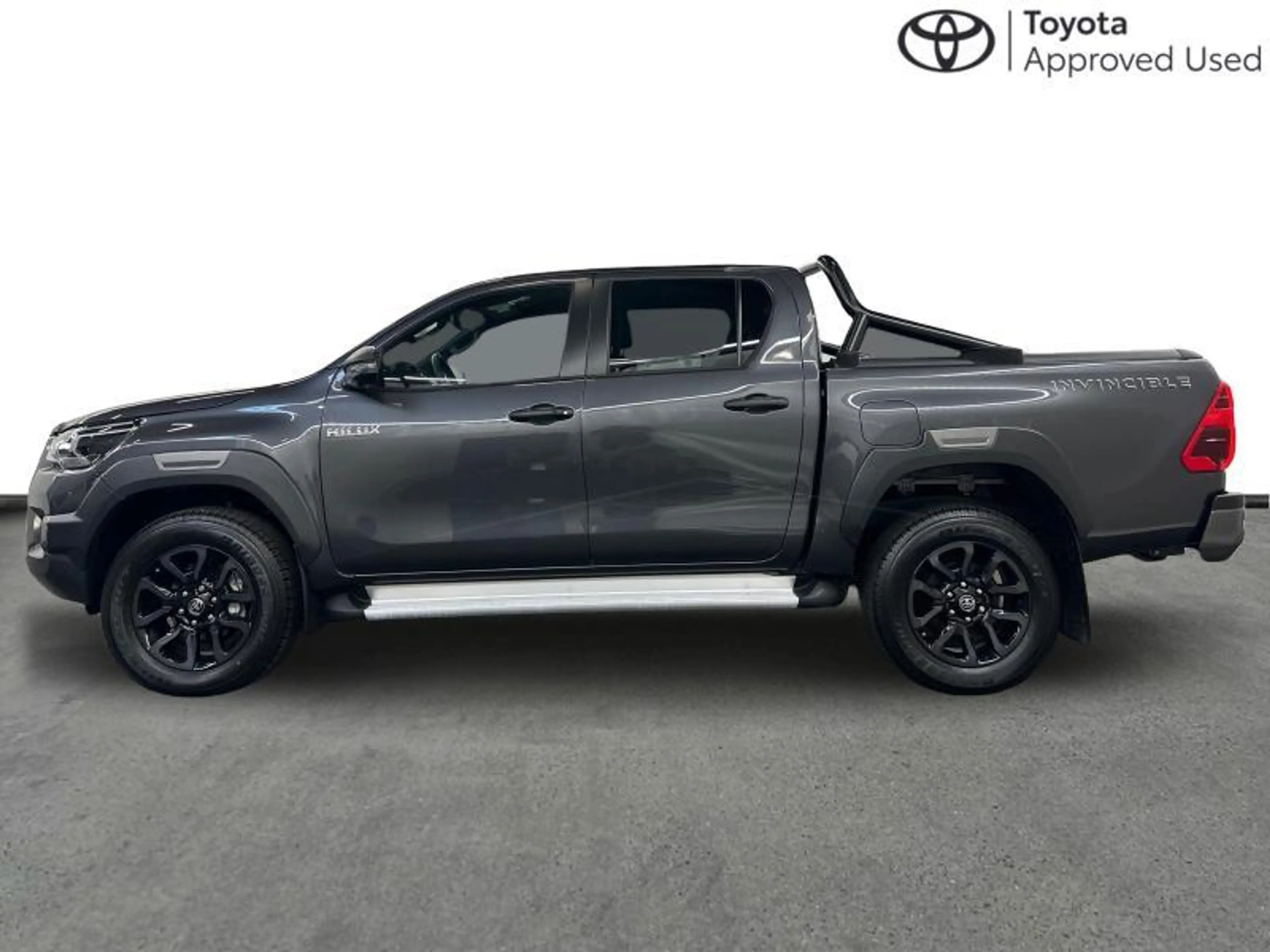 Toyota Hilux Invincible | tow bar | roll bar | roll cover — photo 3