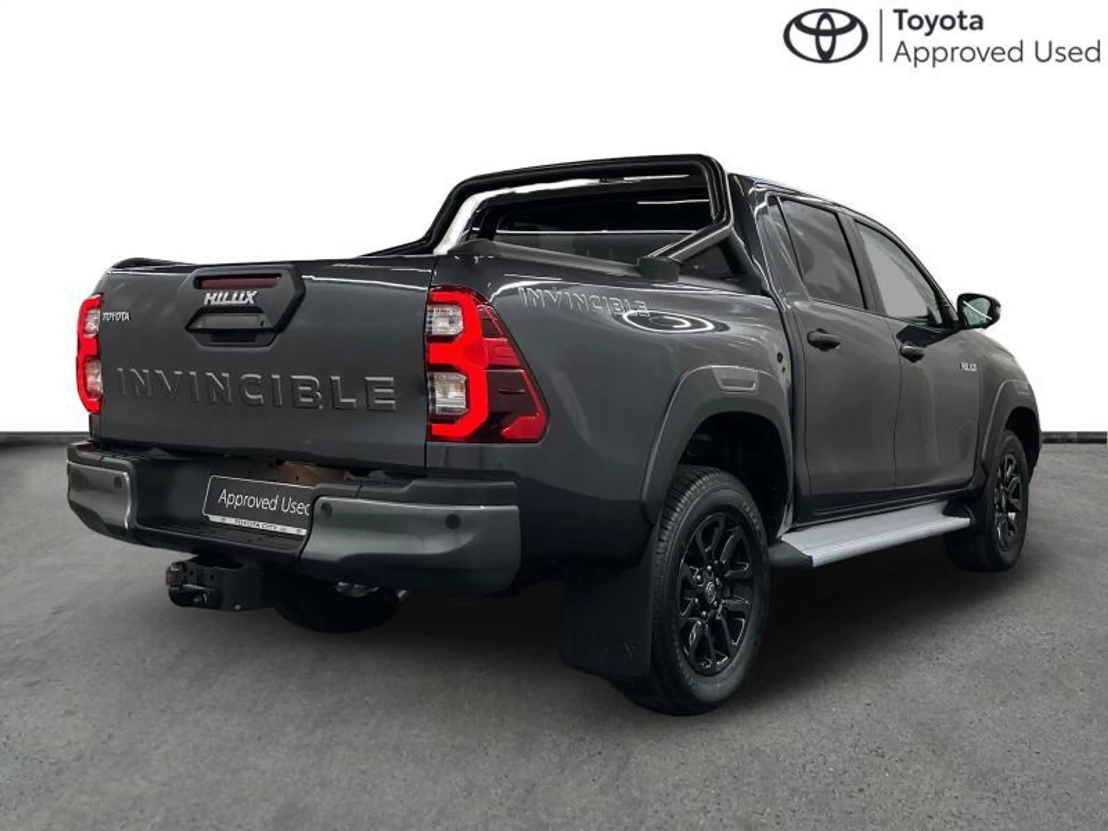 Toyota Hilux Invincible | tow bar | roll bar | roll cover — photo 15