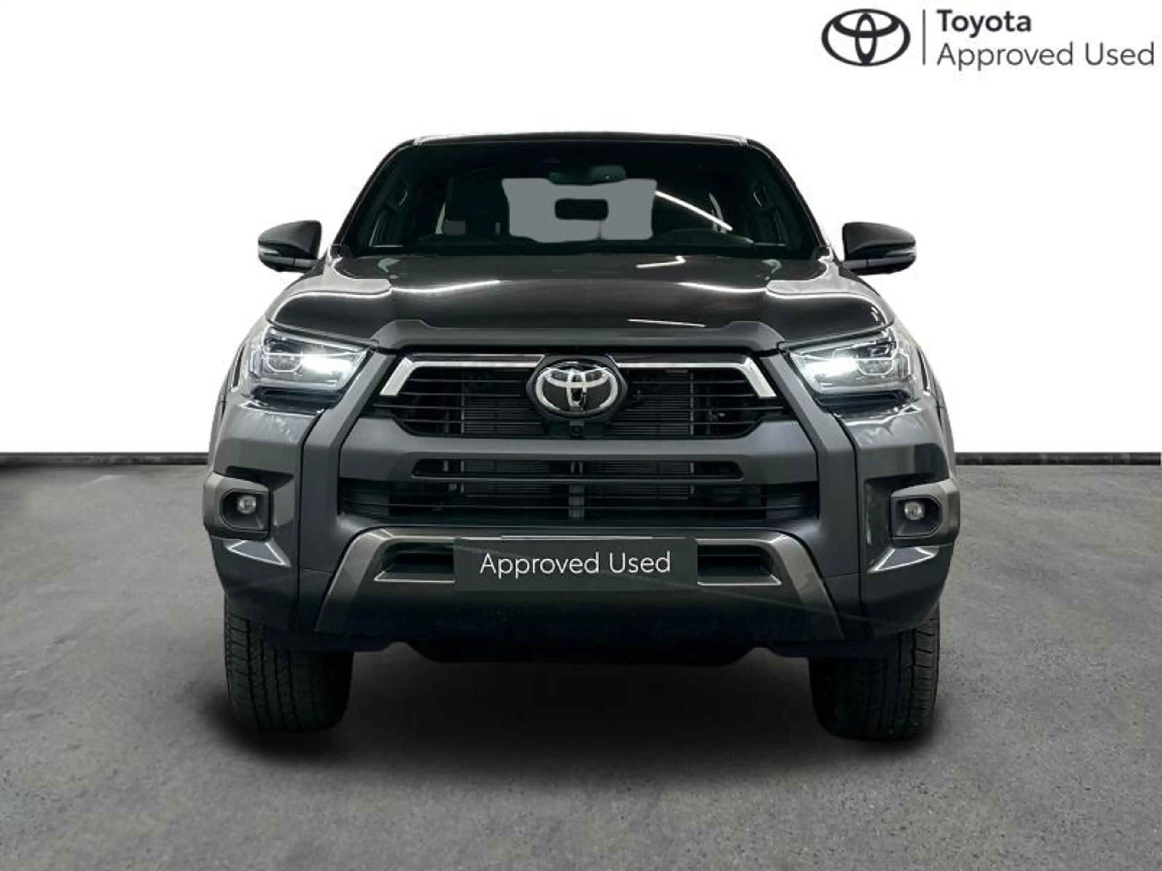 Toyota Hilux Invincible | tow bar | roll bar | roll cover — photo 5