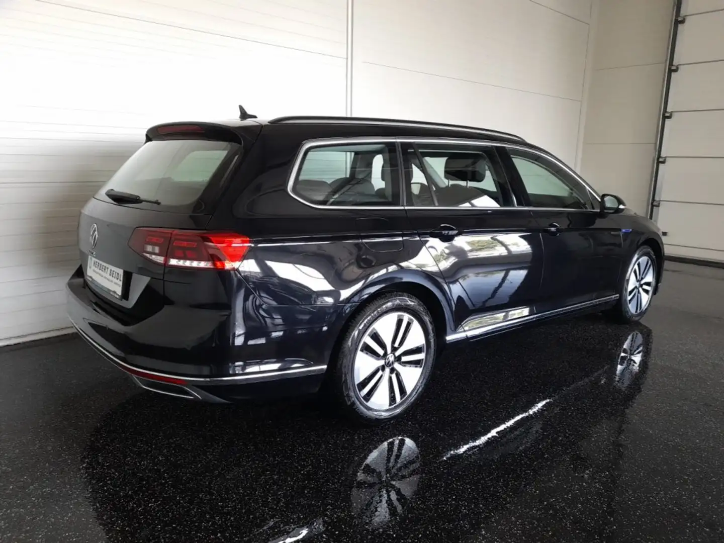 Volkswagen Passat Variant GTE PHEV DSG *LEDER / LED MIT FERNLICHTASSIST / NAVI / AHV & KAMERA / ACC* Schwarz - 2