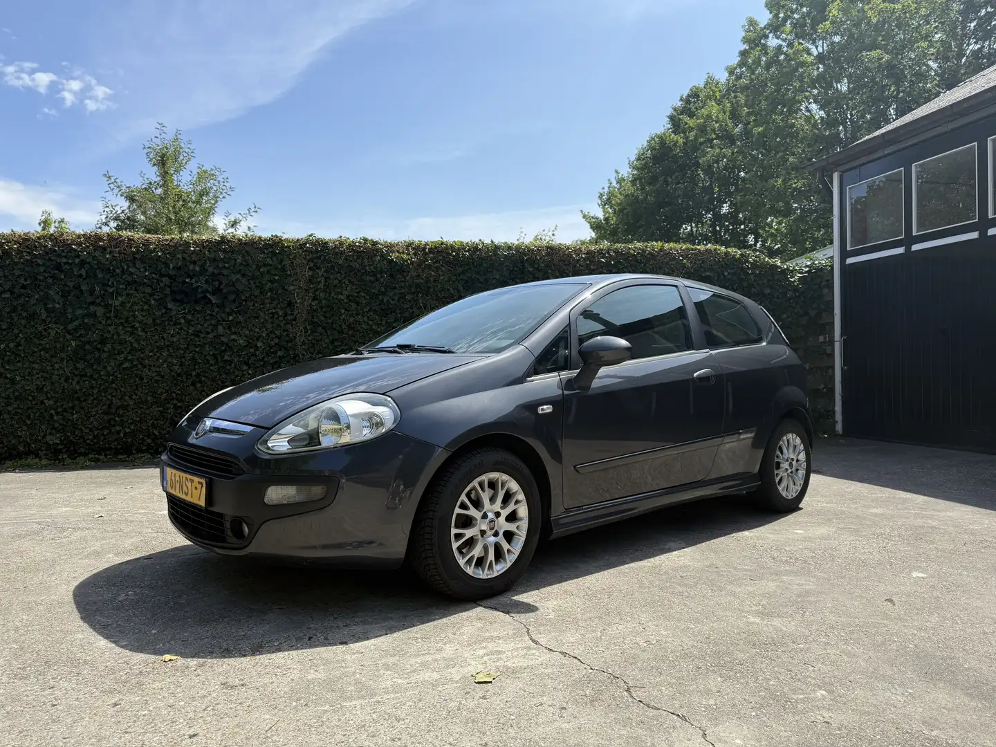 Fiat Punto 1.3 M-Jet Dynamic Grijs - 1