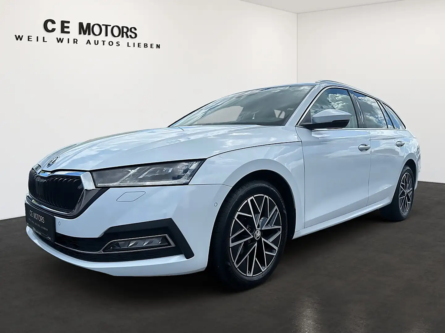 Skoda Octavia Combi 2,0 TDI First Edition DSG Weiß - 1