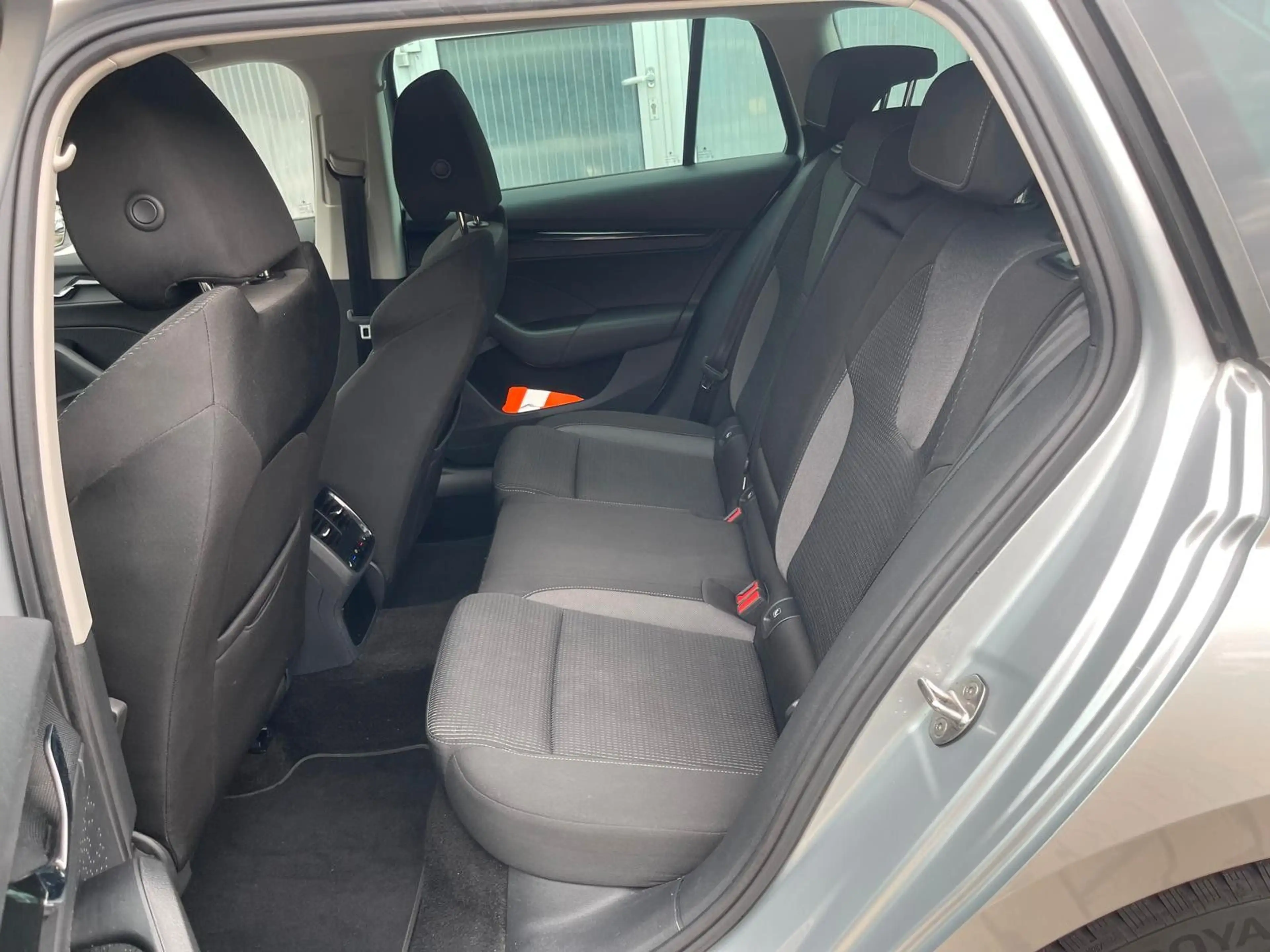 Skoda Octavia 2,0TDI Ambition 1Hd/MWST/DSG/4xSHZ/NAVI — photo 9