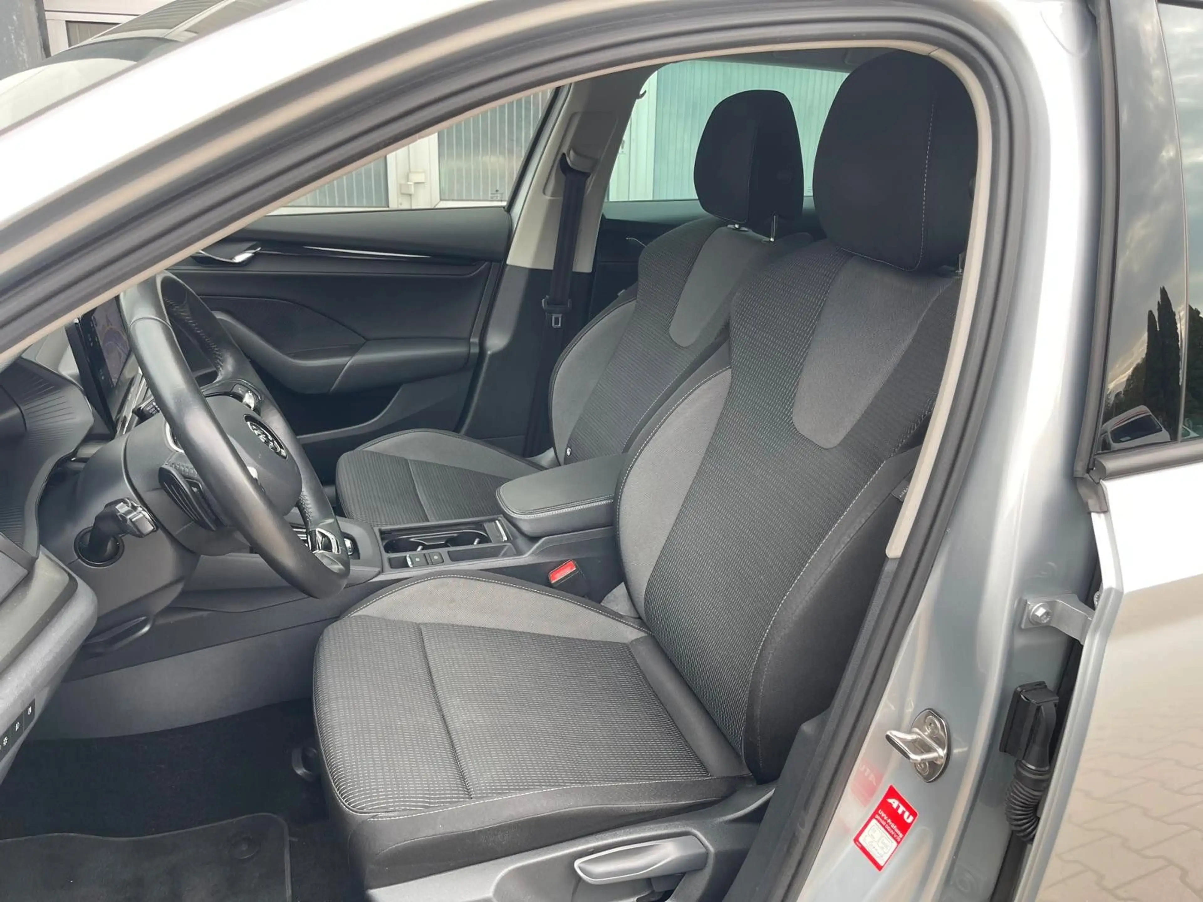 Skoda Octavia 2,0TDI Ambition 1Hd/MWST/DSG/4xSHZ/NAVI — photo 8