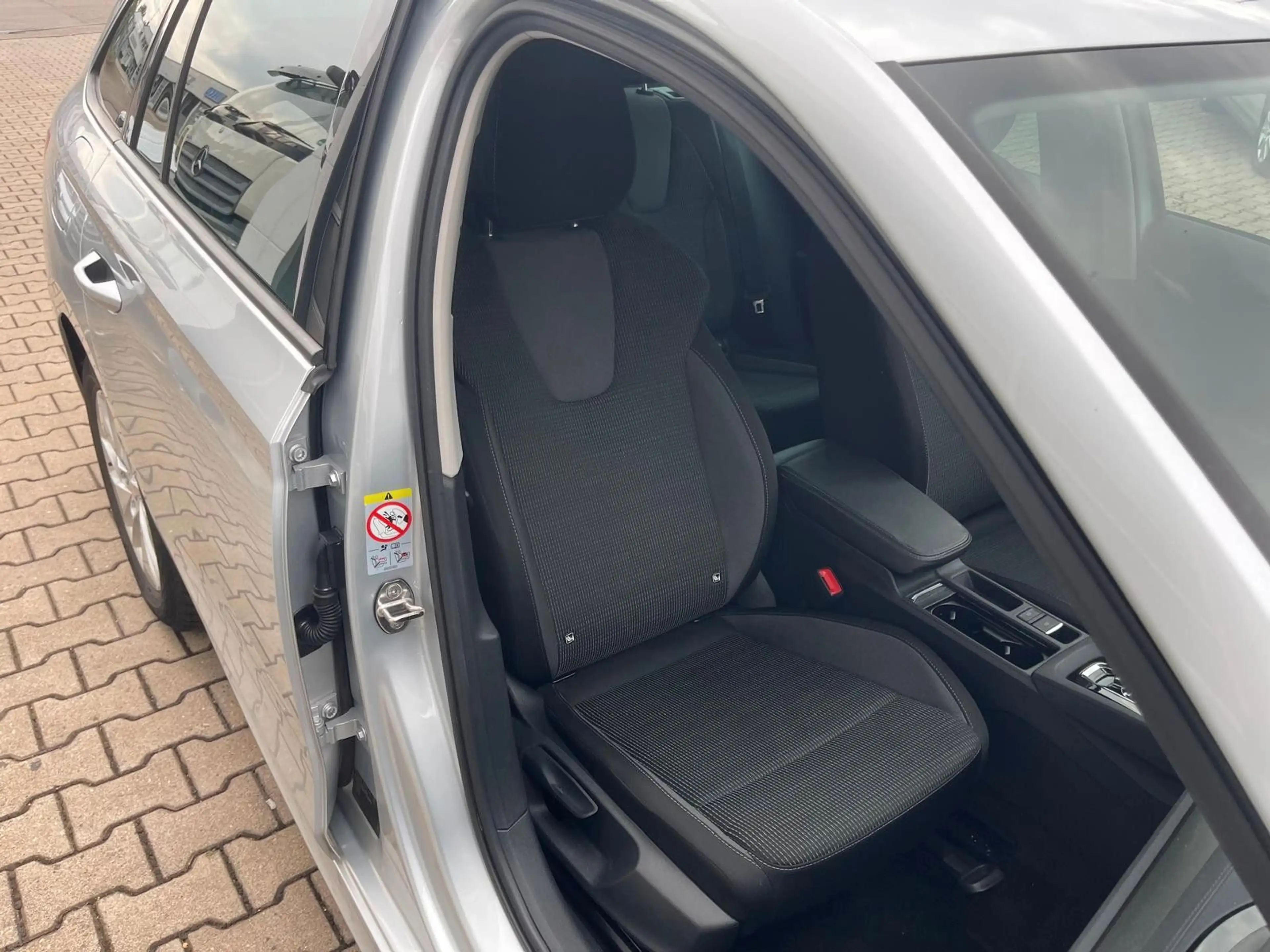 Skoda Octavia 2,0TDI Ambition 1Hd/MWST/DSG/4xSHZ/NAVI — photo 10