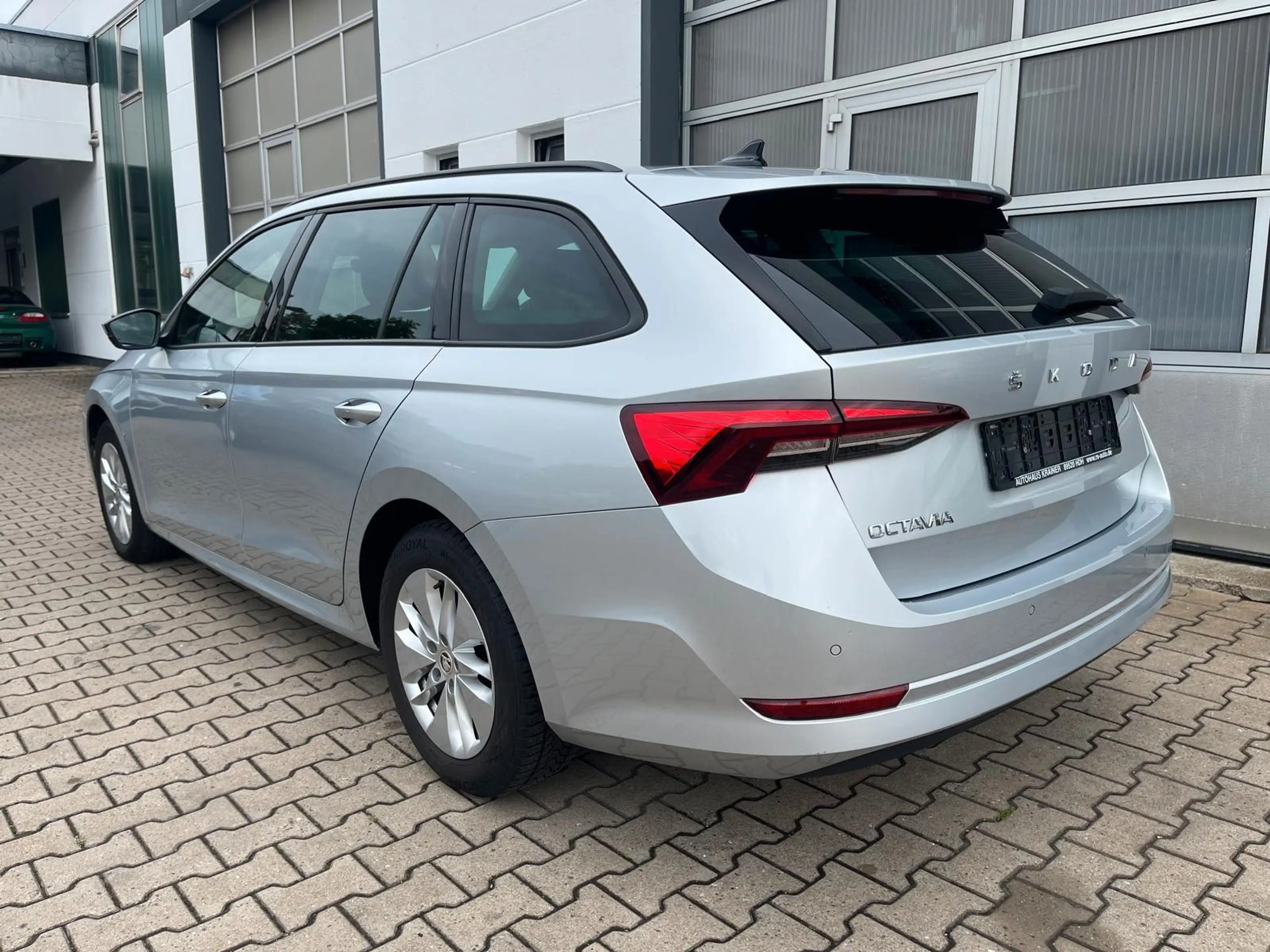 Skoda Octavia 2,0TDI Ambition 1Hd/MWST/DSG/4xSHZ/NAVI — photo 3