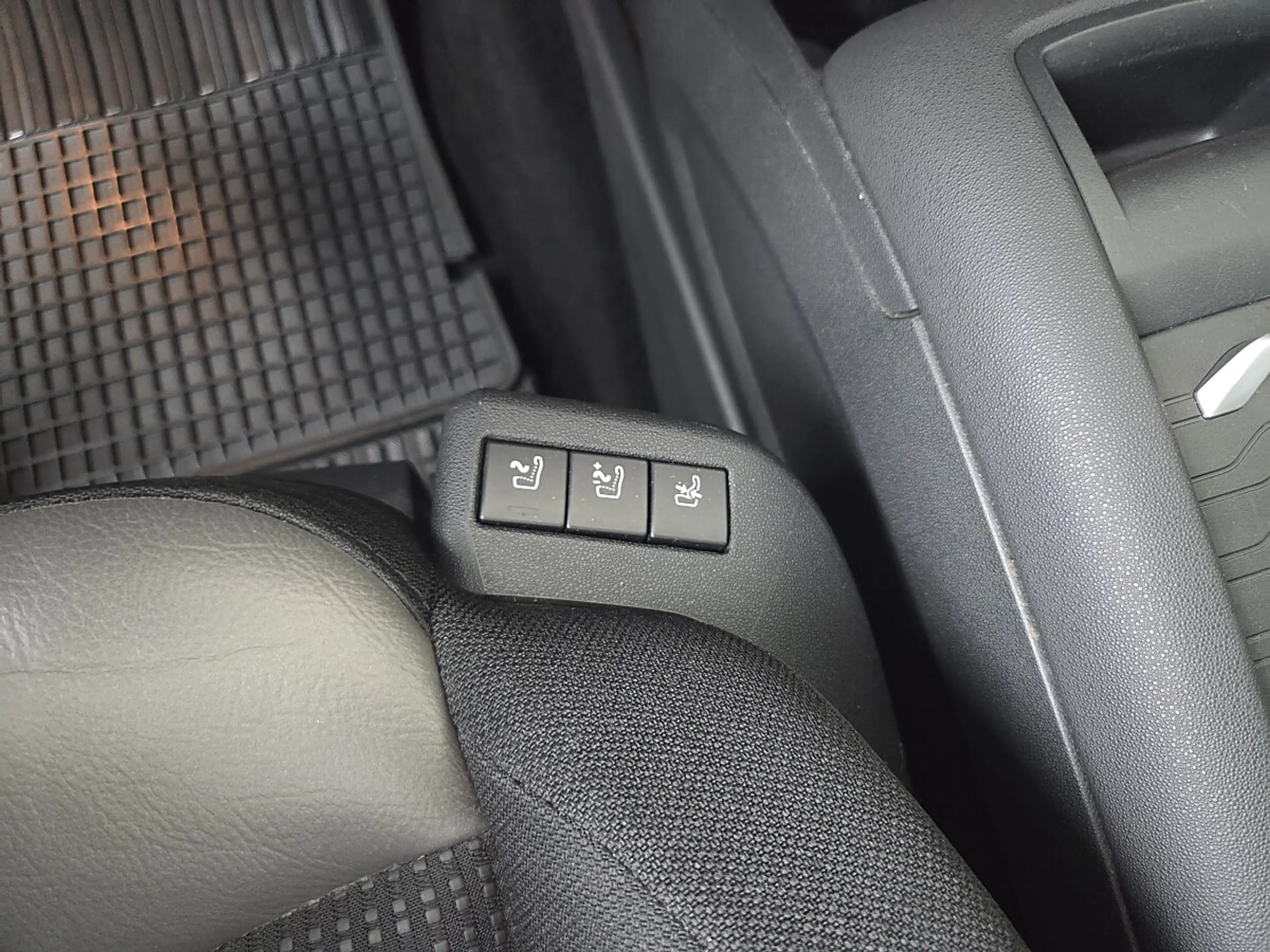 Citroen Grand C4 Picasso BlueHDi 150 S&S EAT 6 Shine — photo 9