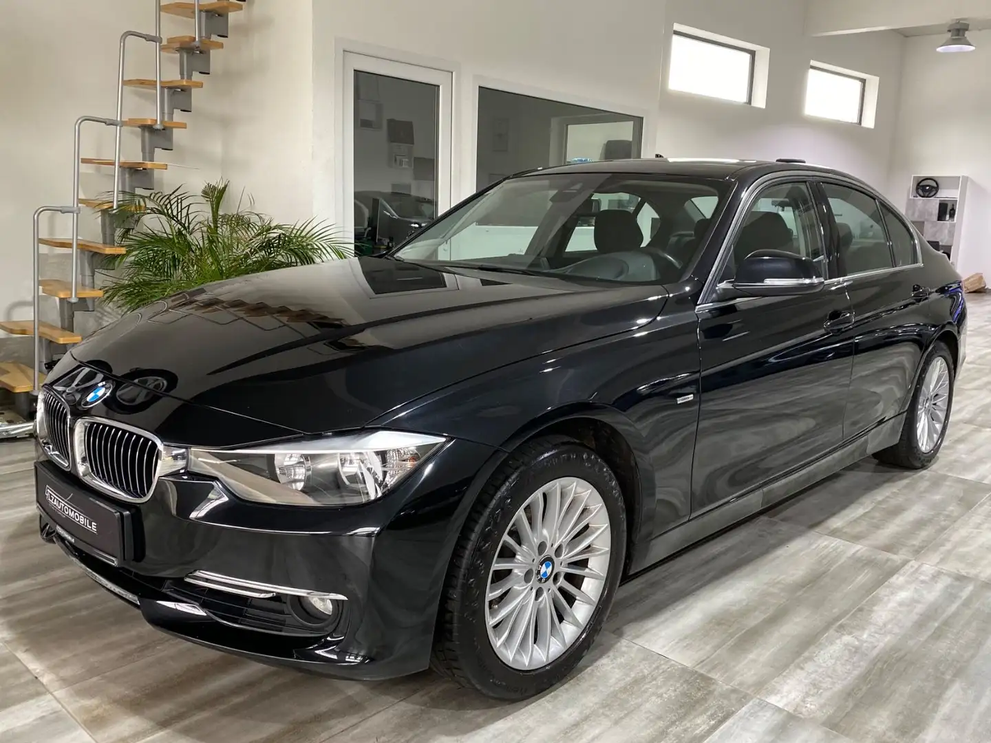 BMW 320 i F30 Luxury Line Limousine Schwarz - 1