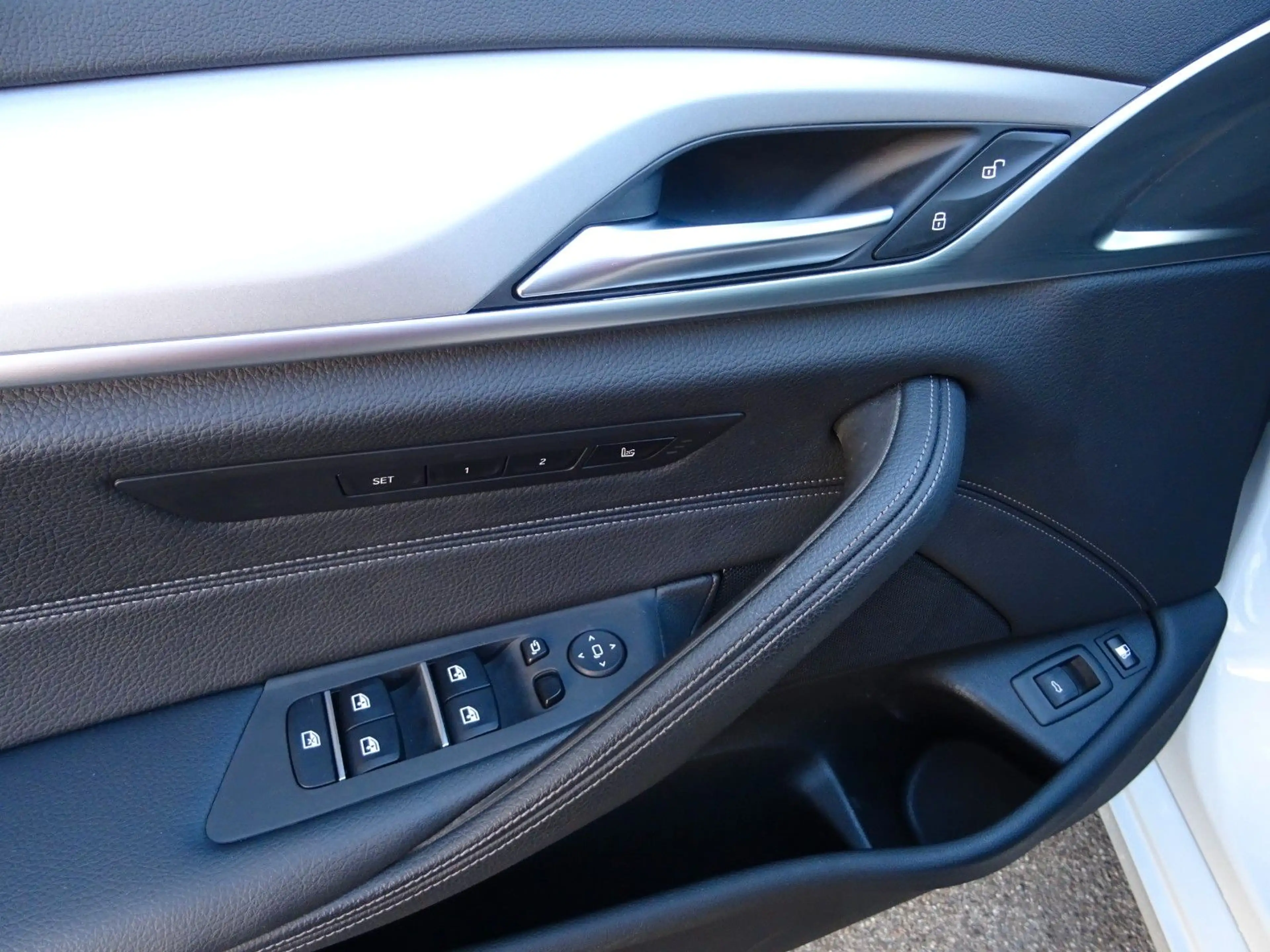 BMW 530 e xDrive Touring Navi Leder Massage HUD Pano — photo 14