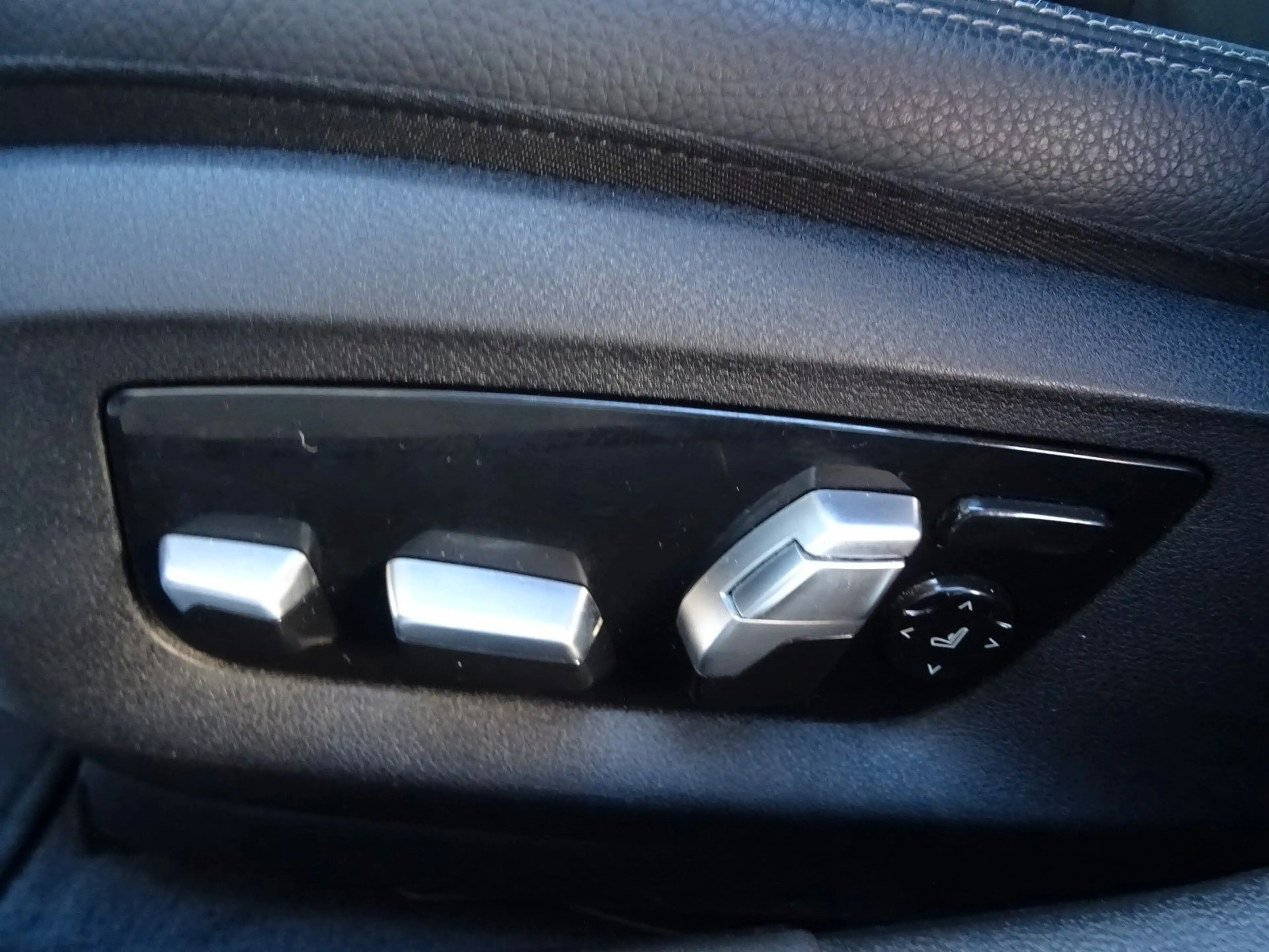 BMW 530 e xDrive Touring Navi Leder Massage HUD Pano — photo 15