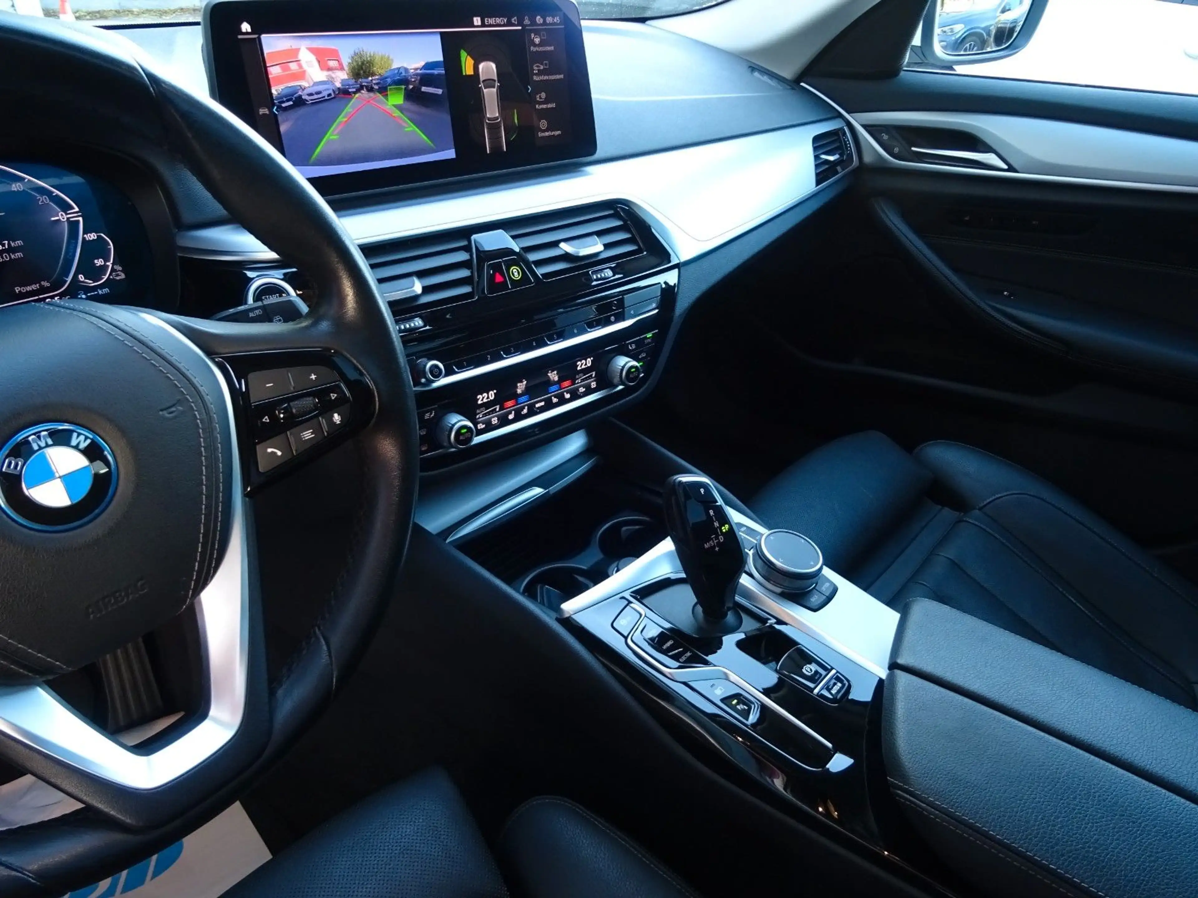 BMW 530 e xDrive Touring Navi Leder Massage HUD Pano — photo 11