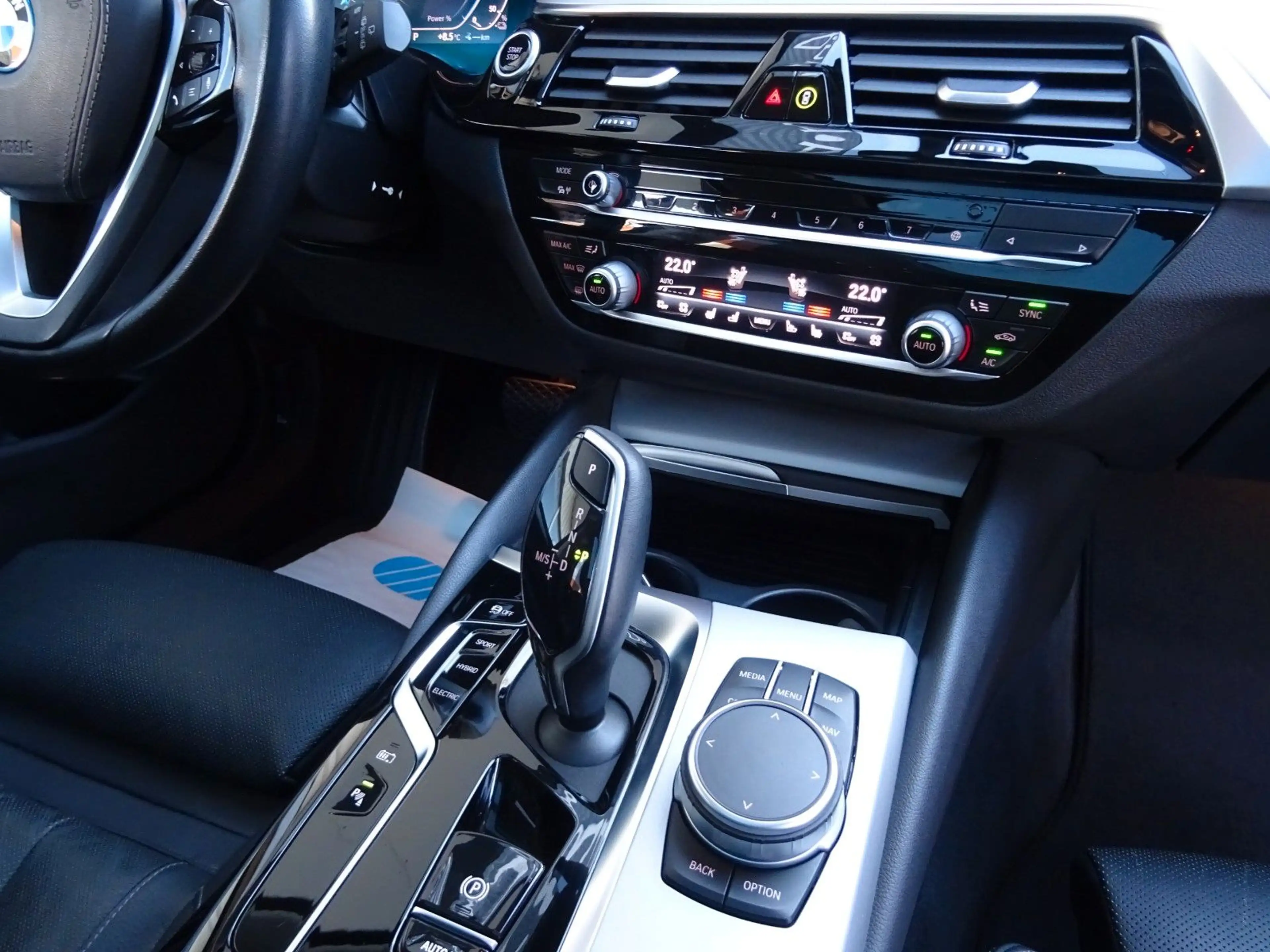 BMW 530 e xDrive Touring Navi Leder Massage HUD Pano — photo 9
