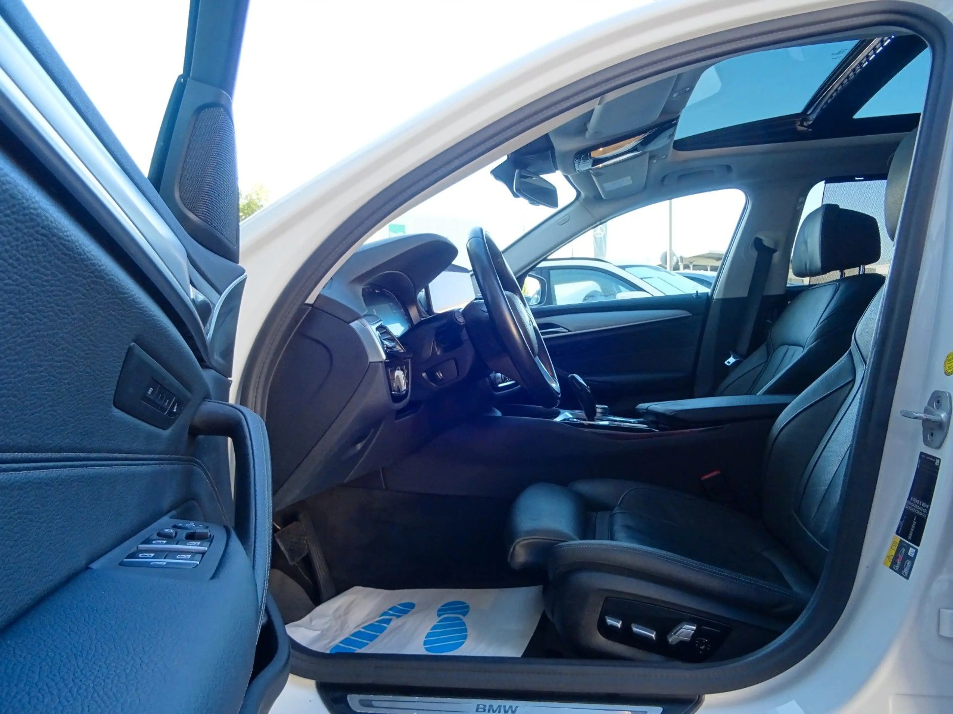 BMW 530 e xDrive Touring Navi Leder Massage HUD Pano — photo 12