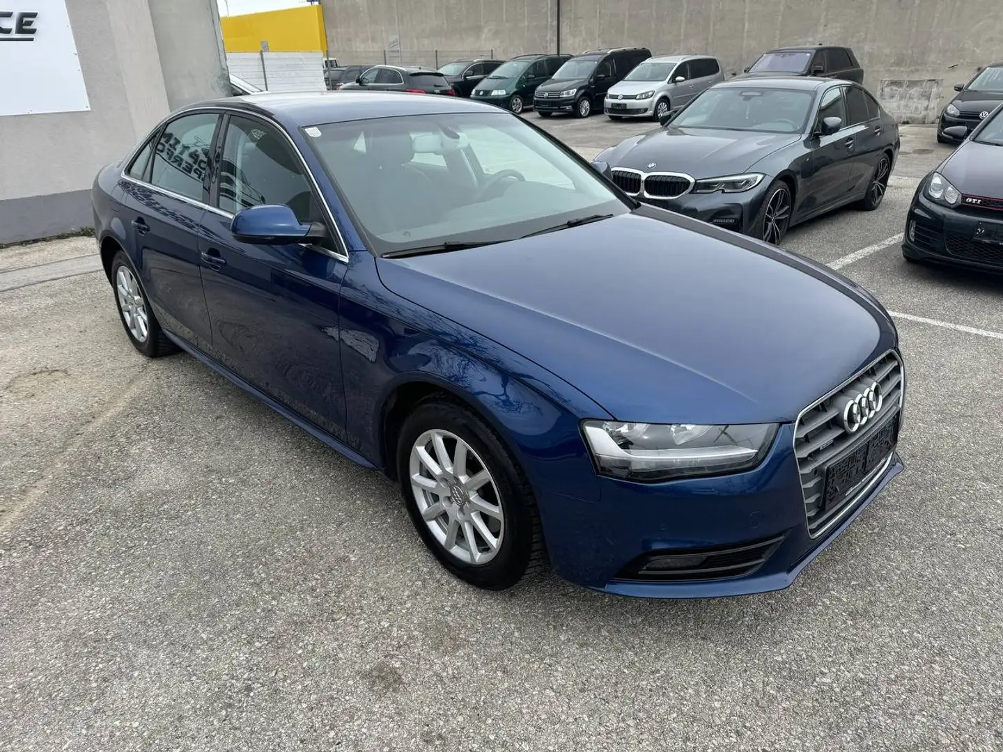 Audi A4 2.0 TFSI Attraction quattro Blauw - 2