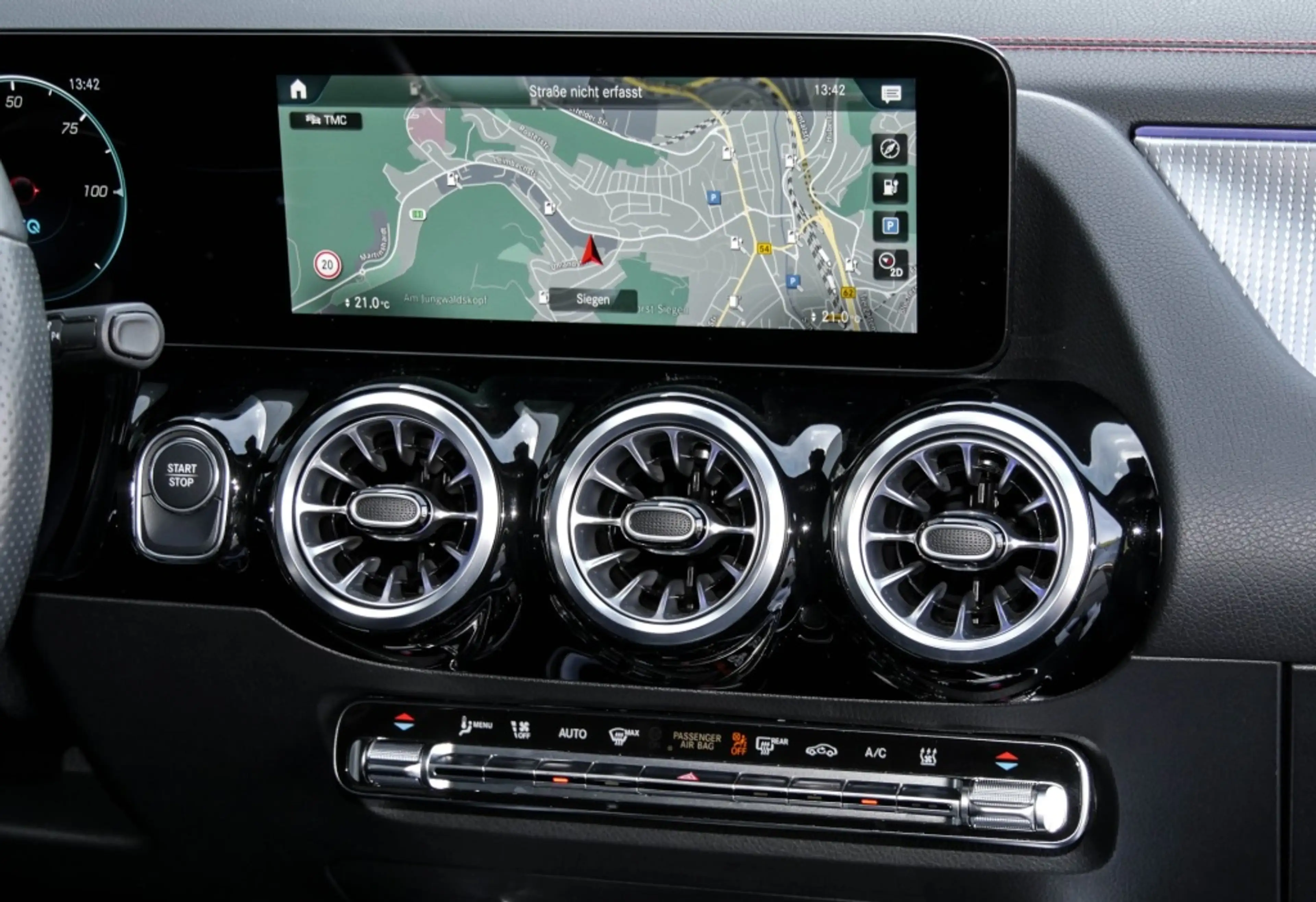 Mercedes-Benz EQA 250 AMG-Sport/AHK/360/HUD/Night/Keyl/Ambi/19 — photo 8