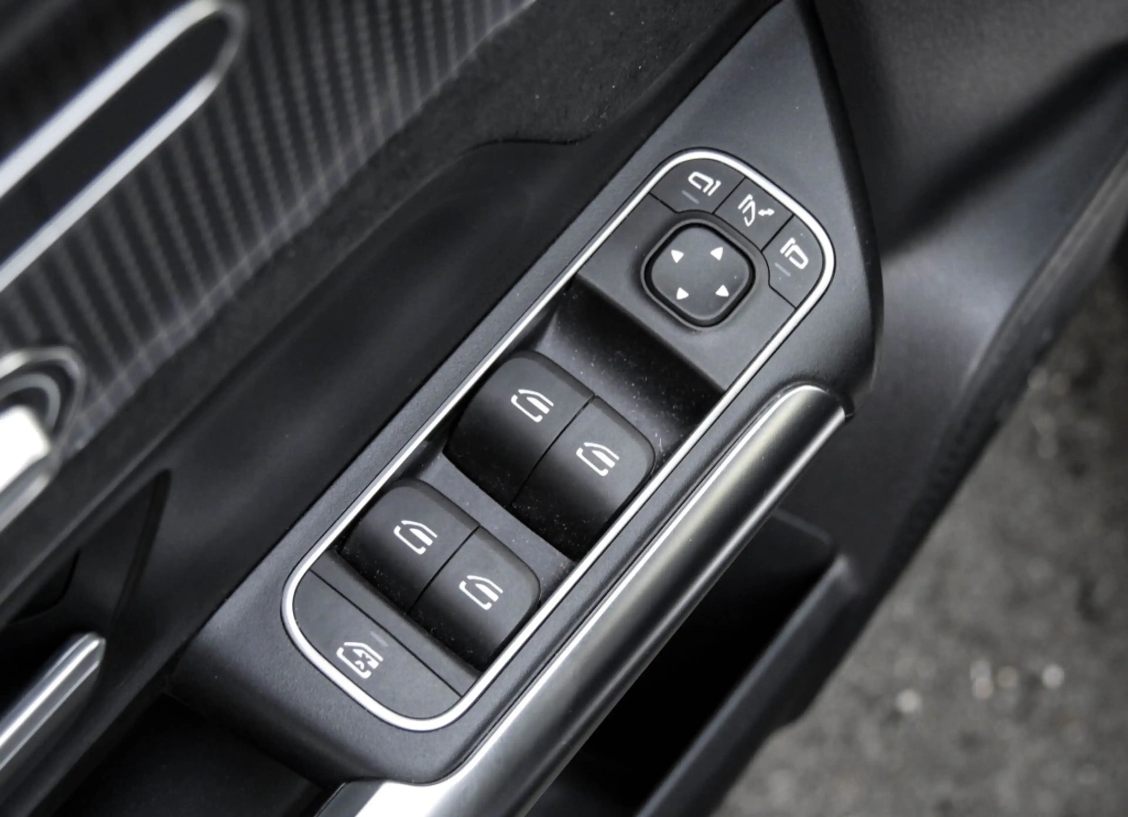 Mercedes-Benz EQA 250 AMG-Sport/AHK/360/HUD/Night/Keyl/Ambi/19 — photo 13