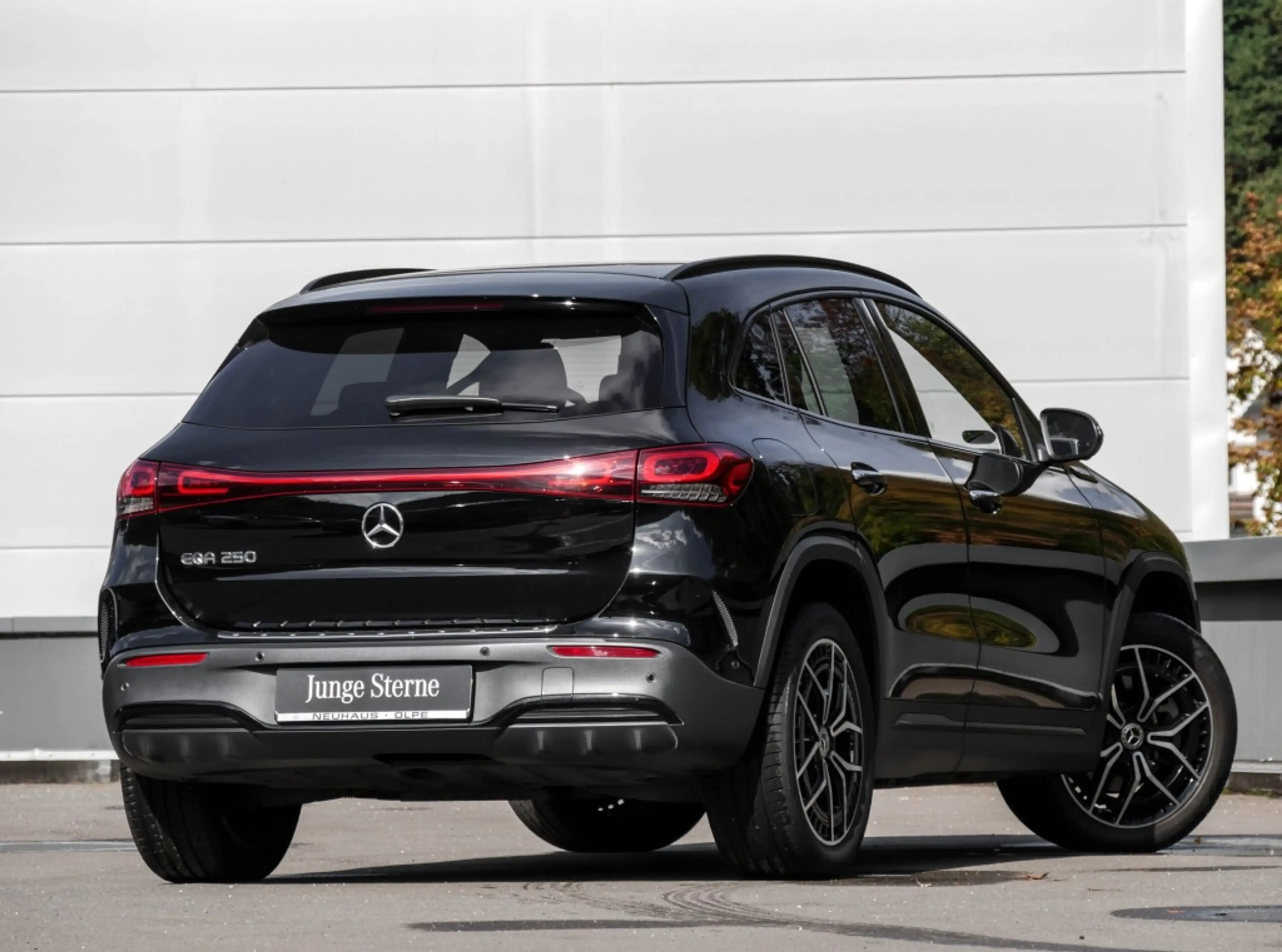 Mercedes-Benz EQA 250 AMG-Sport/AHK/360/HUD/Night/Keyl/Ambi/19 — photo 3