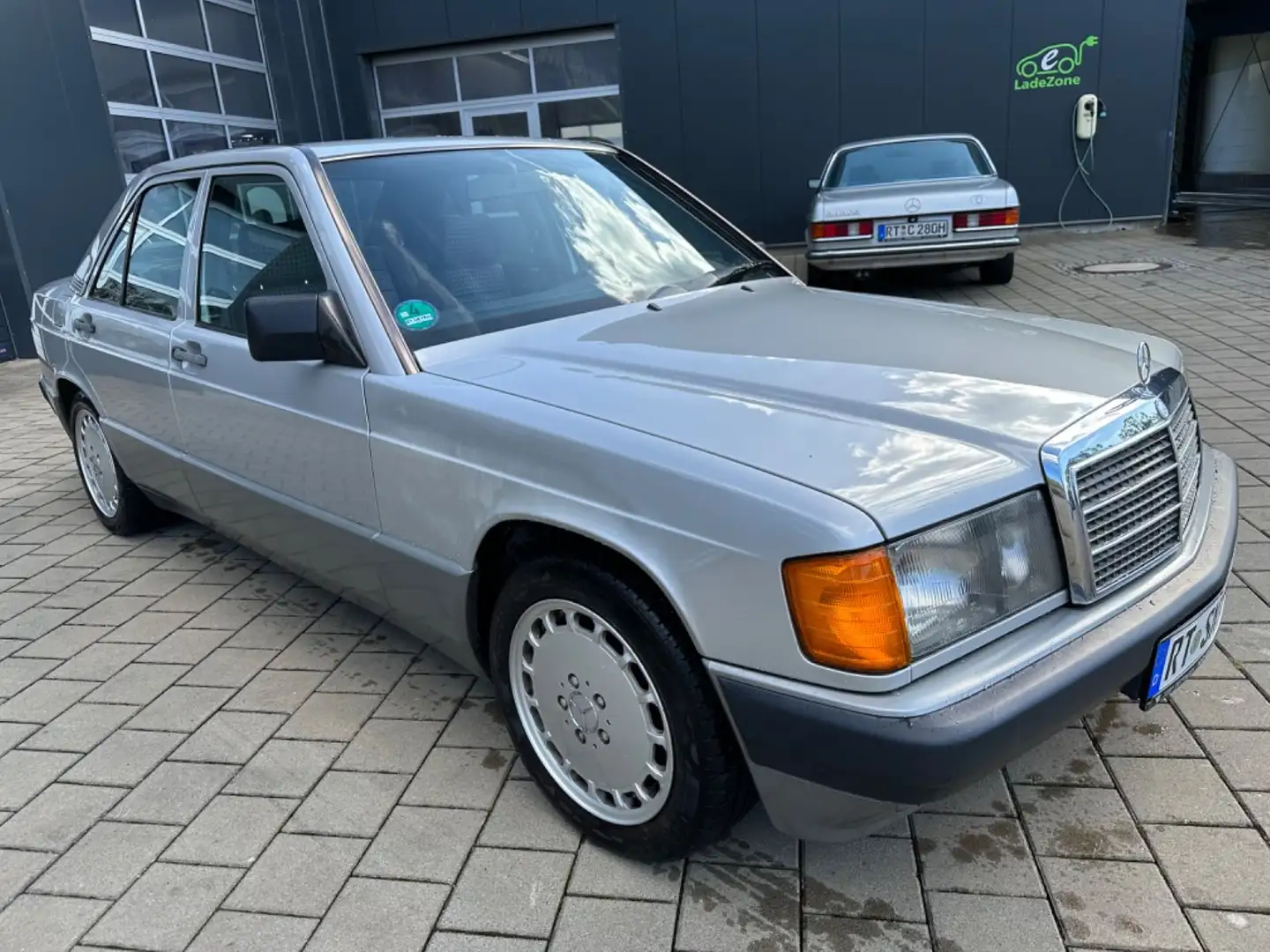 Mercedes-Benz 190 E 2.3 W201 Srebrny - 2