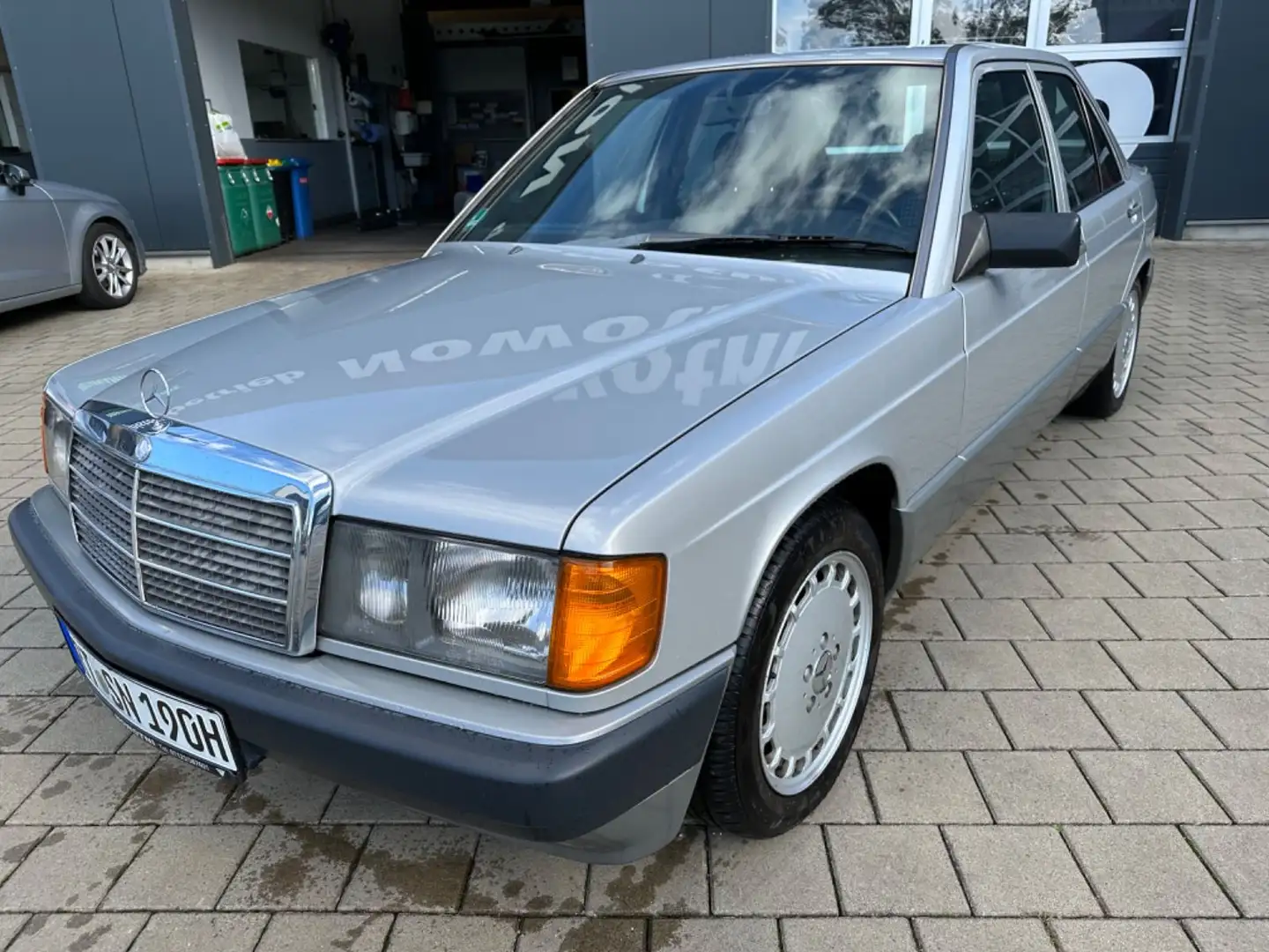 Mercedes-Benz 190 E 2.3 W201 Срібний - 1