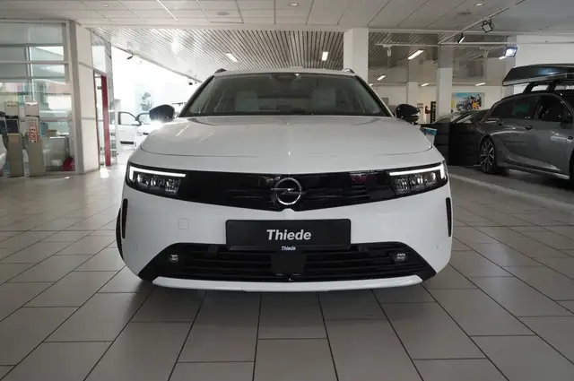 Opel Astra view 6