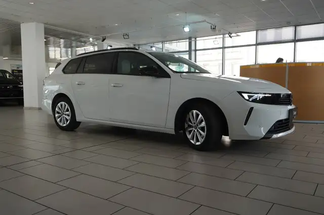 Opel Astra view 7