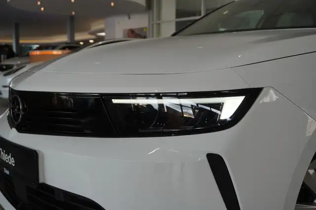 Opel Astra view 5