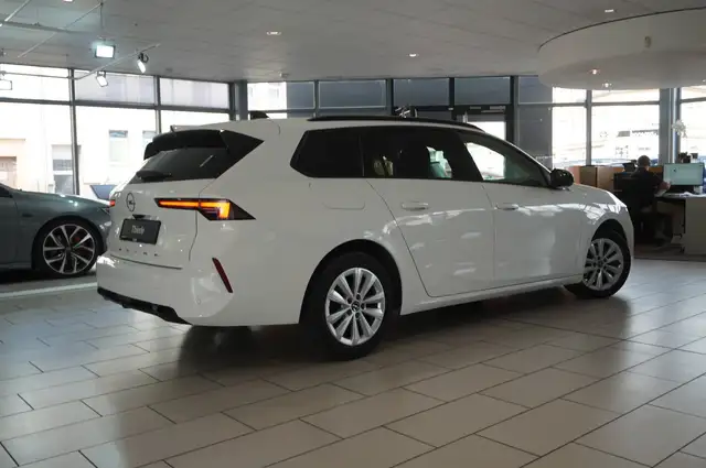 Opel Astra view 9