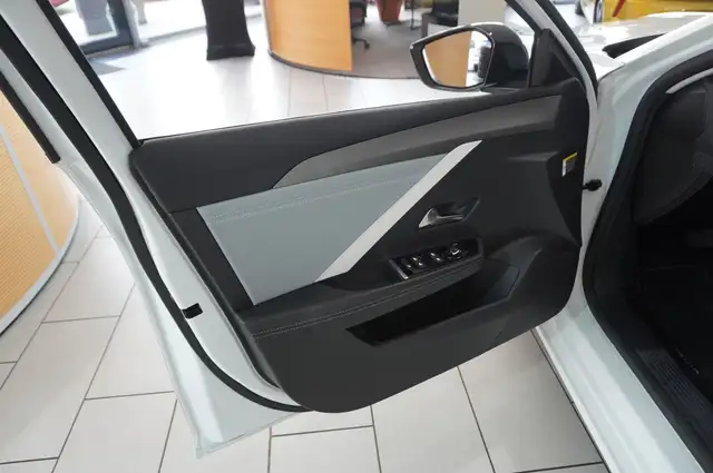Opel Astra view 15