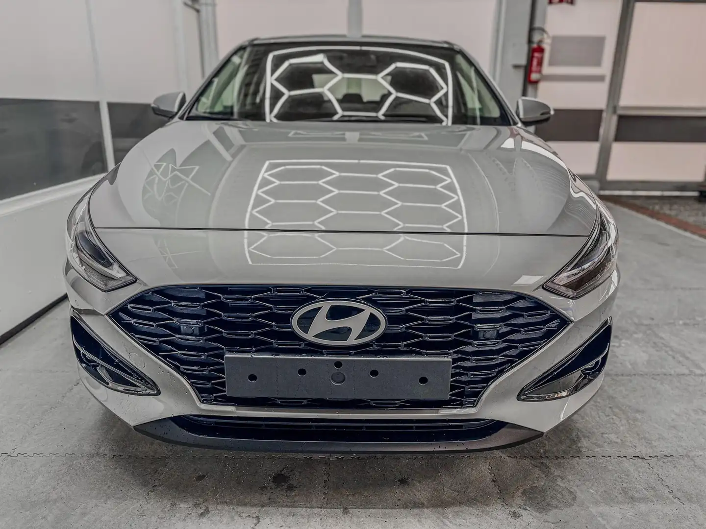 Hyundai i30 STYLE NAVI LED RFK PDC 1.5 MPI 70,6kW96PS EURO6... Silber - 2